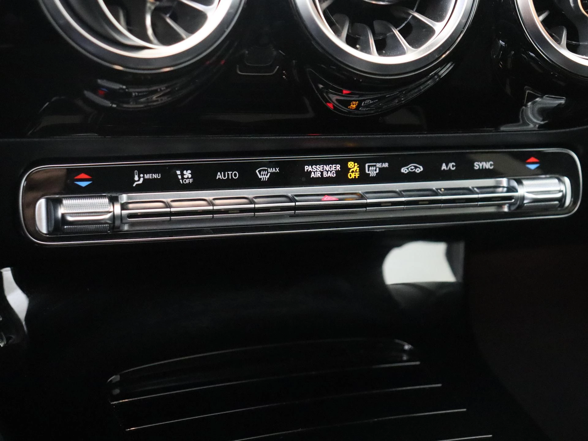Mercedes-Benz-CLA-image-19