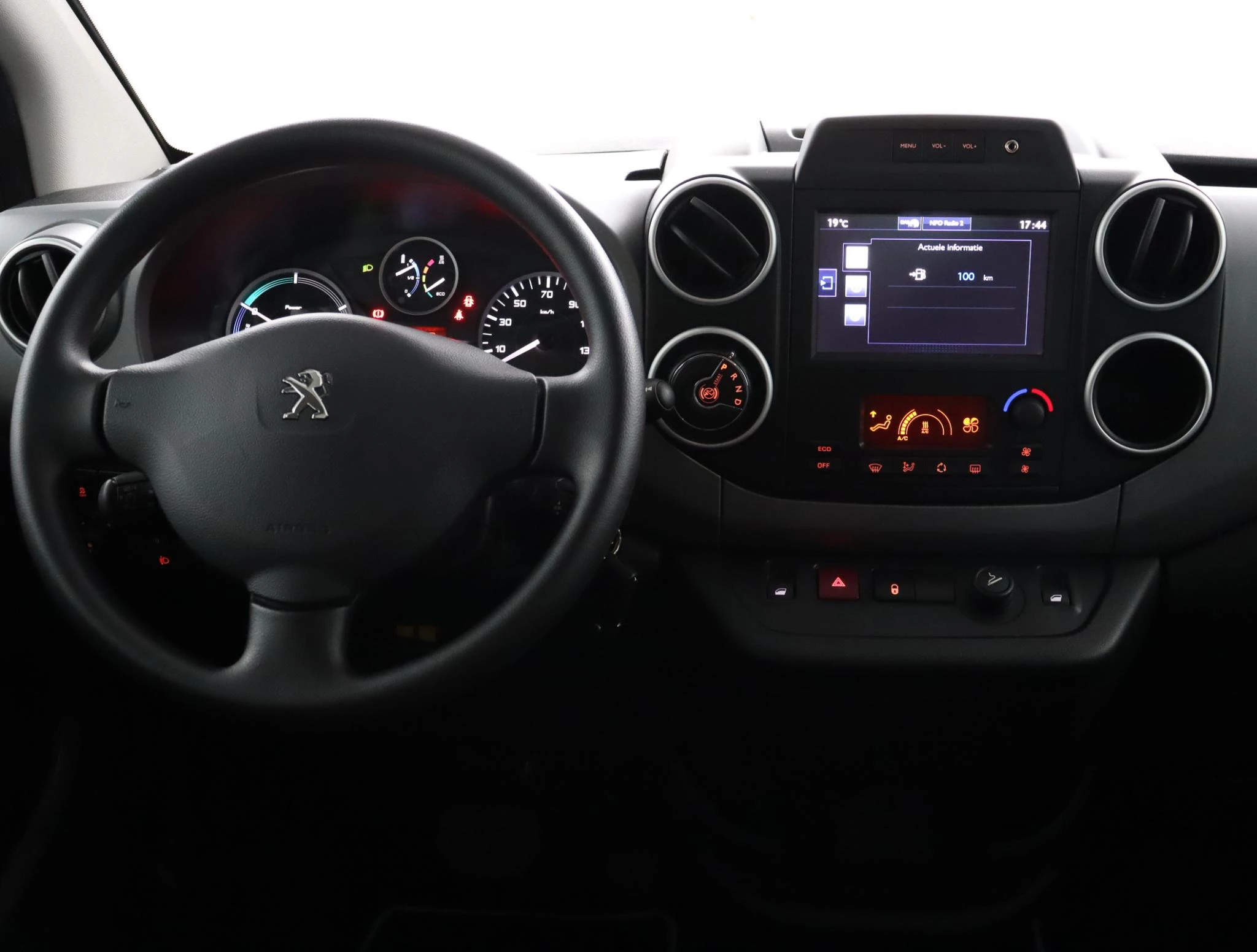 Peugeot-e-Partner-image-36