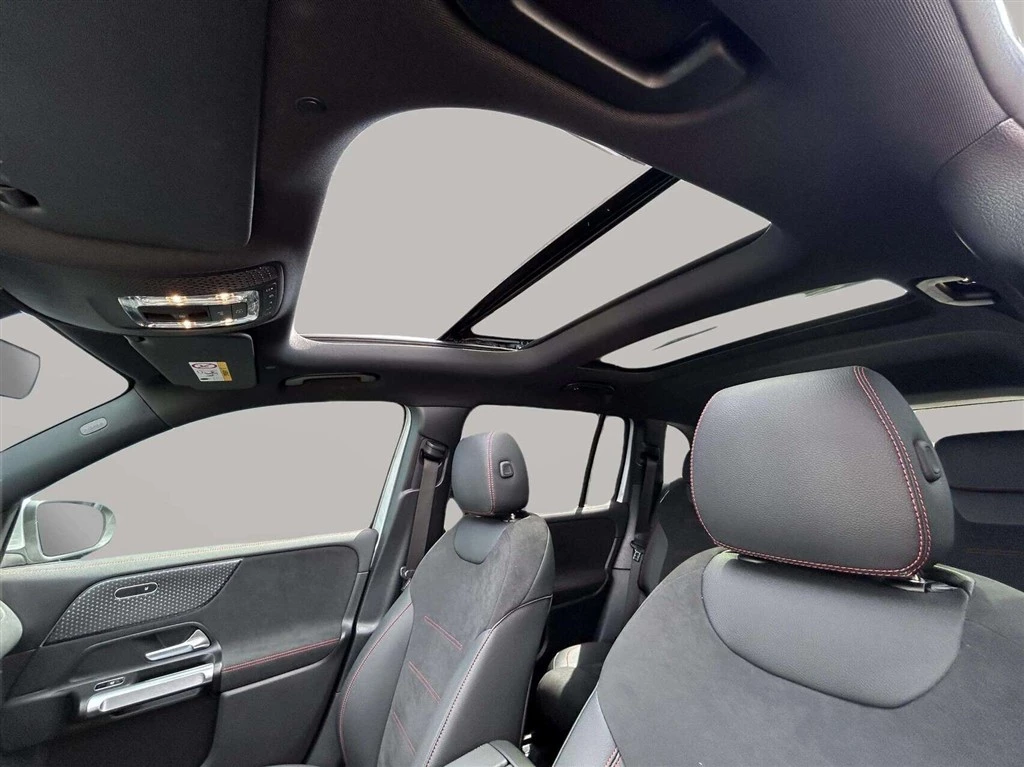 Mercedes-Benz-EQB-image-11