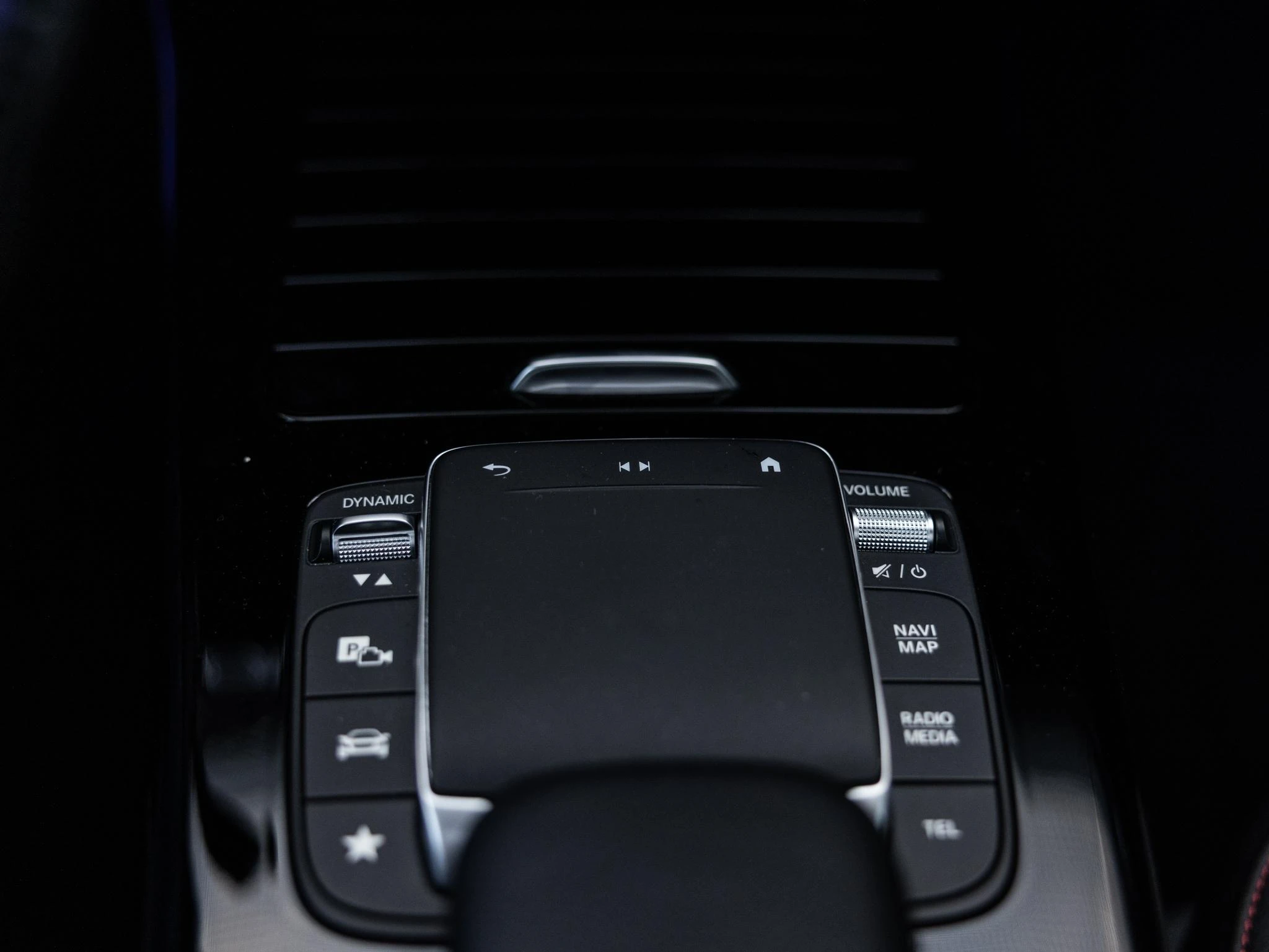 Mercedes-Benz-CLA-image-49