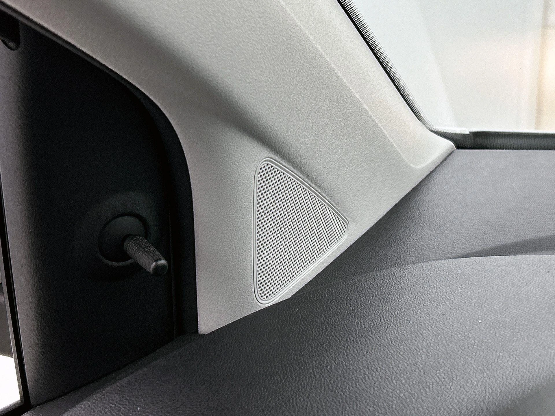 Volkswagen-up!-image-10