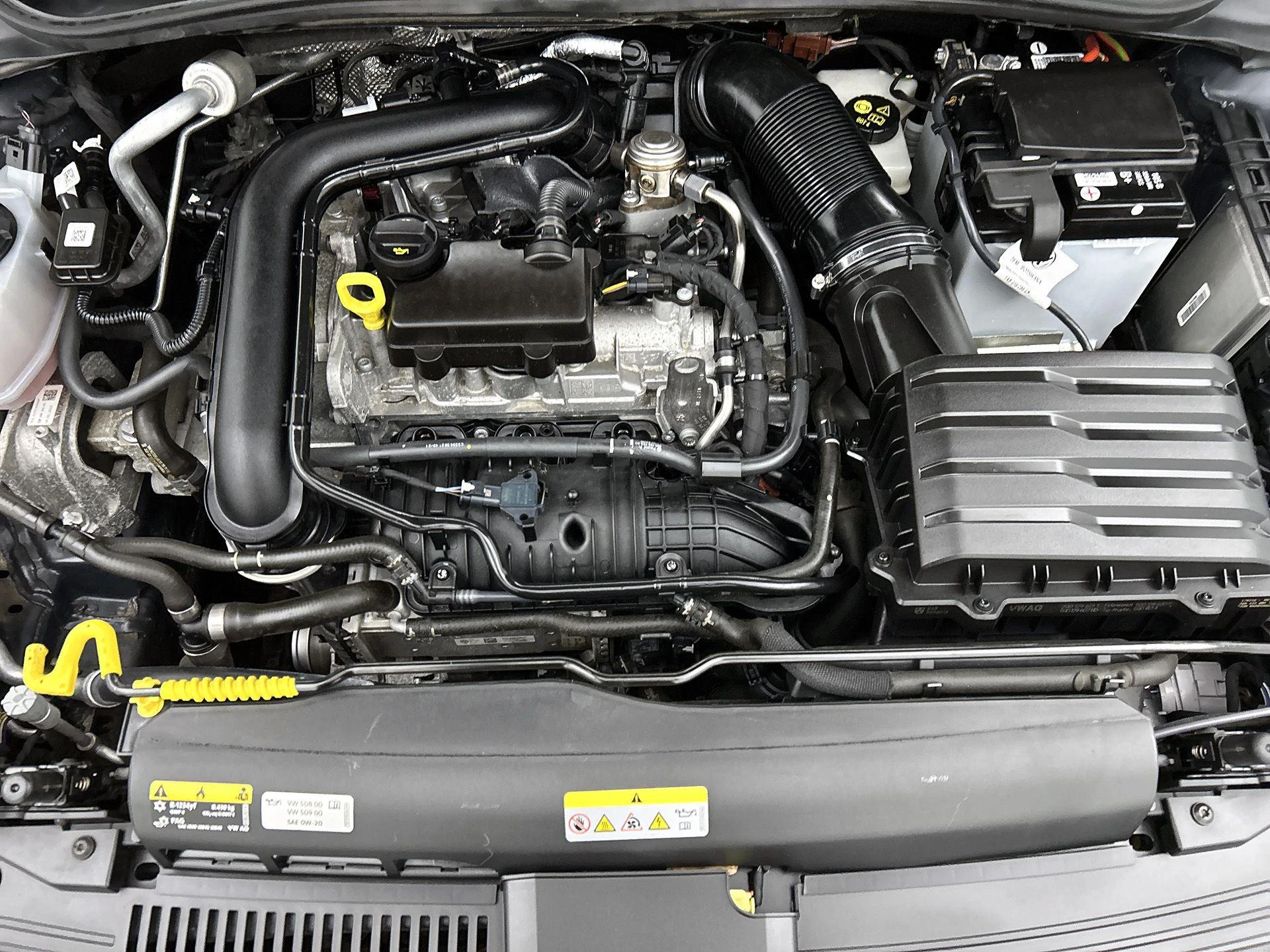 Volkswagen-Polo-image-8