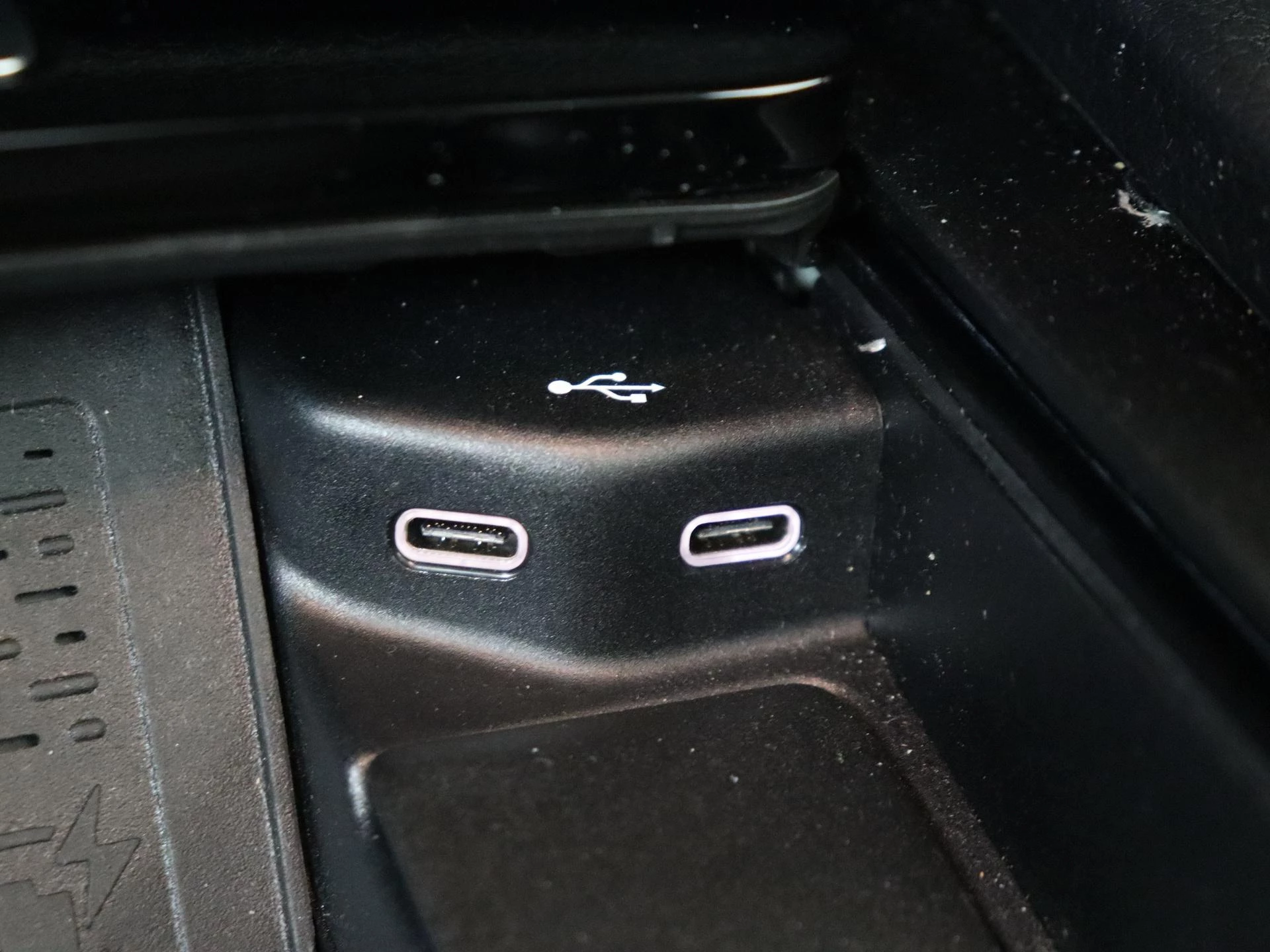 Mercedes-Benz-GLS-image-25