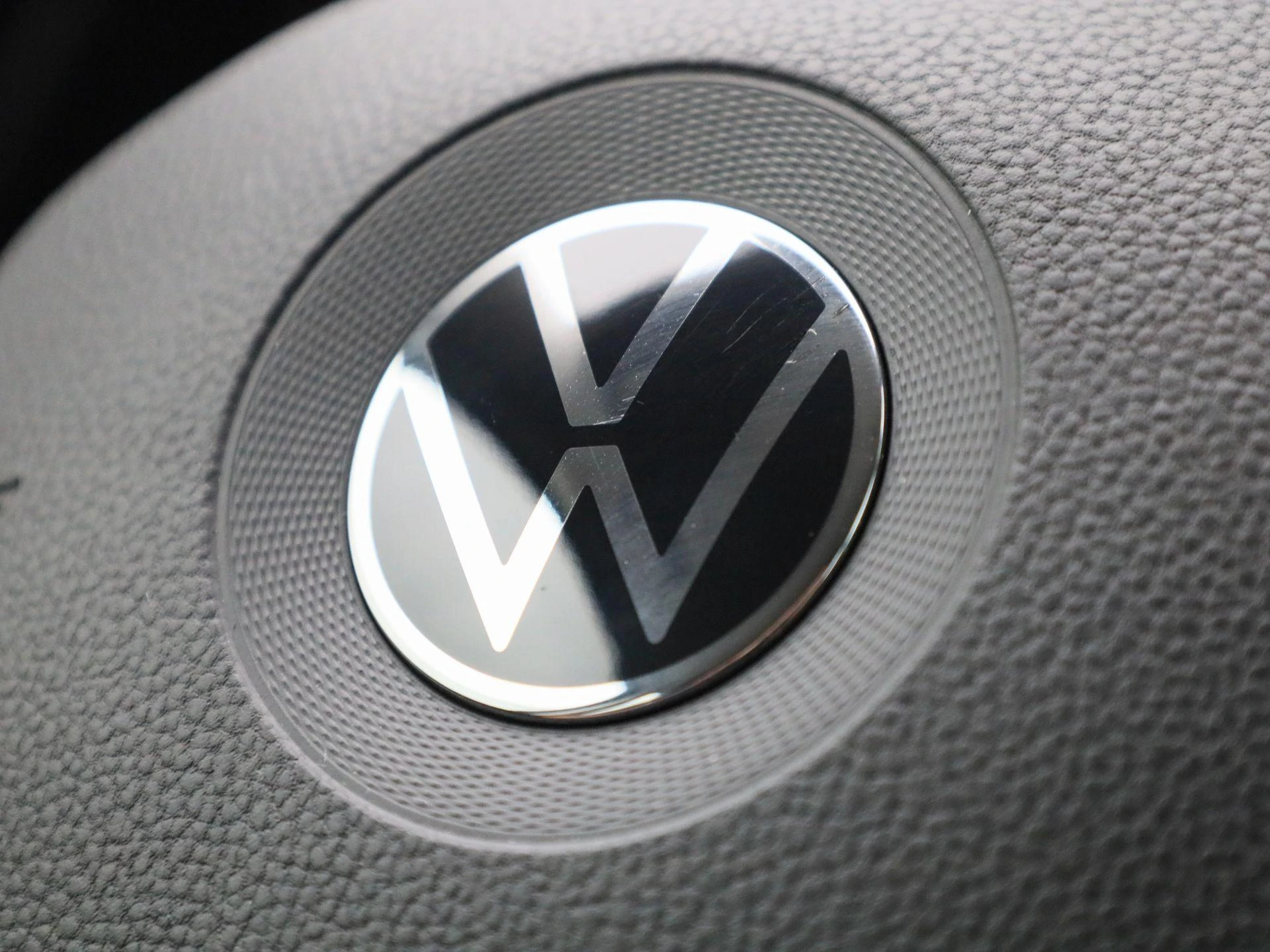 Volkswagen-Golf-image-27