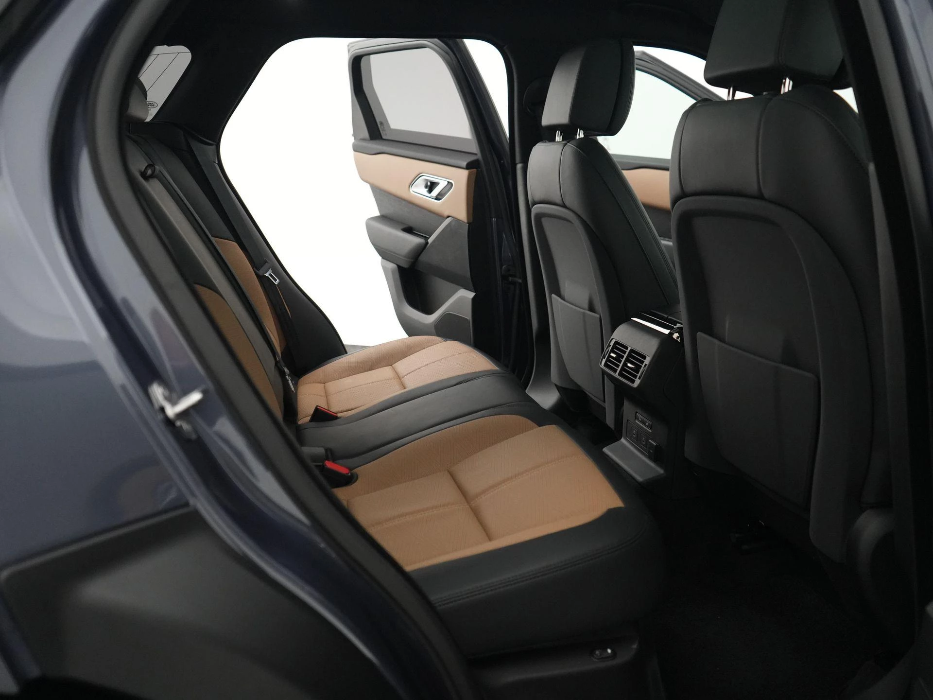 Land Rover-Range Rover Velar-image-42