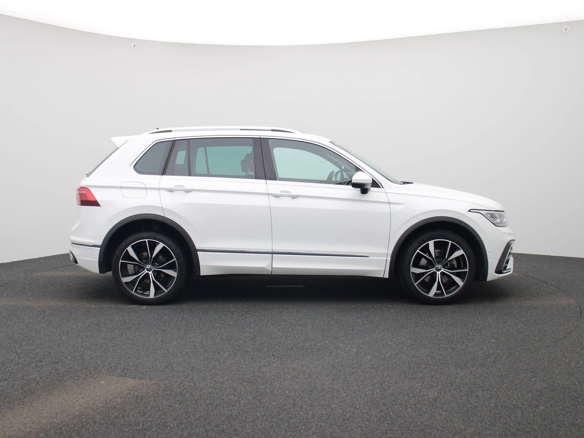 Volkswagen-Tiguan-image-5