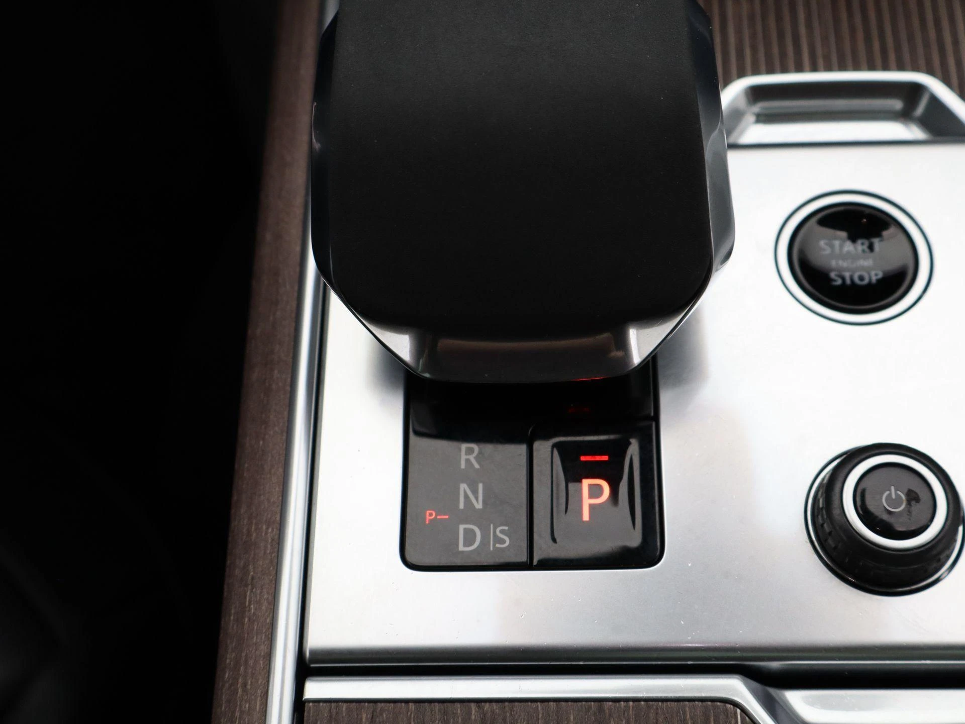 Land Rover-Range Rover-image-13