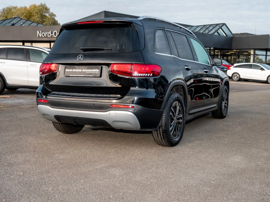 Mercedes-Benz-GLB 200 d-image-5