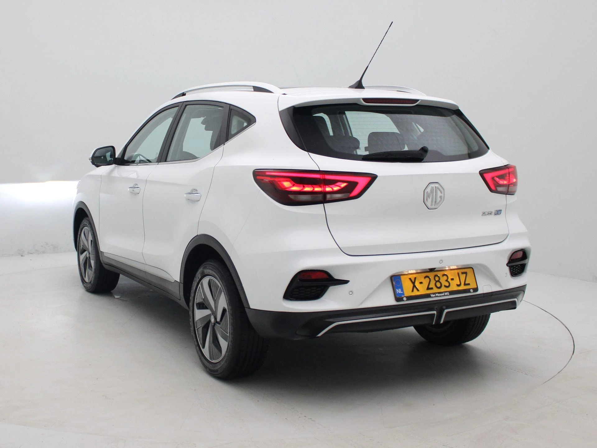 MG-ZS EV-image-1