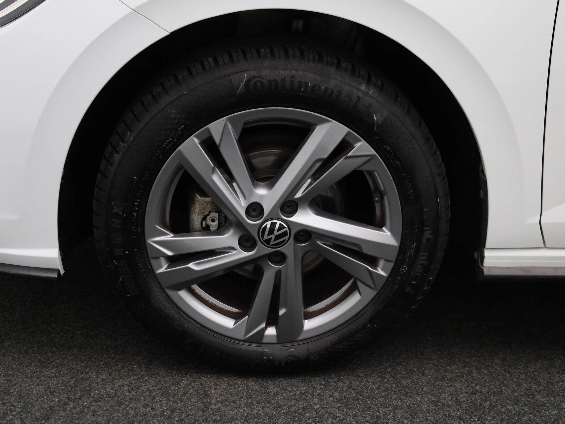 Volkswagen-Polo-image-12