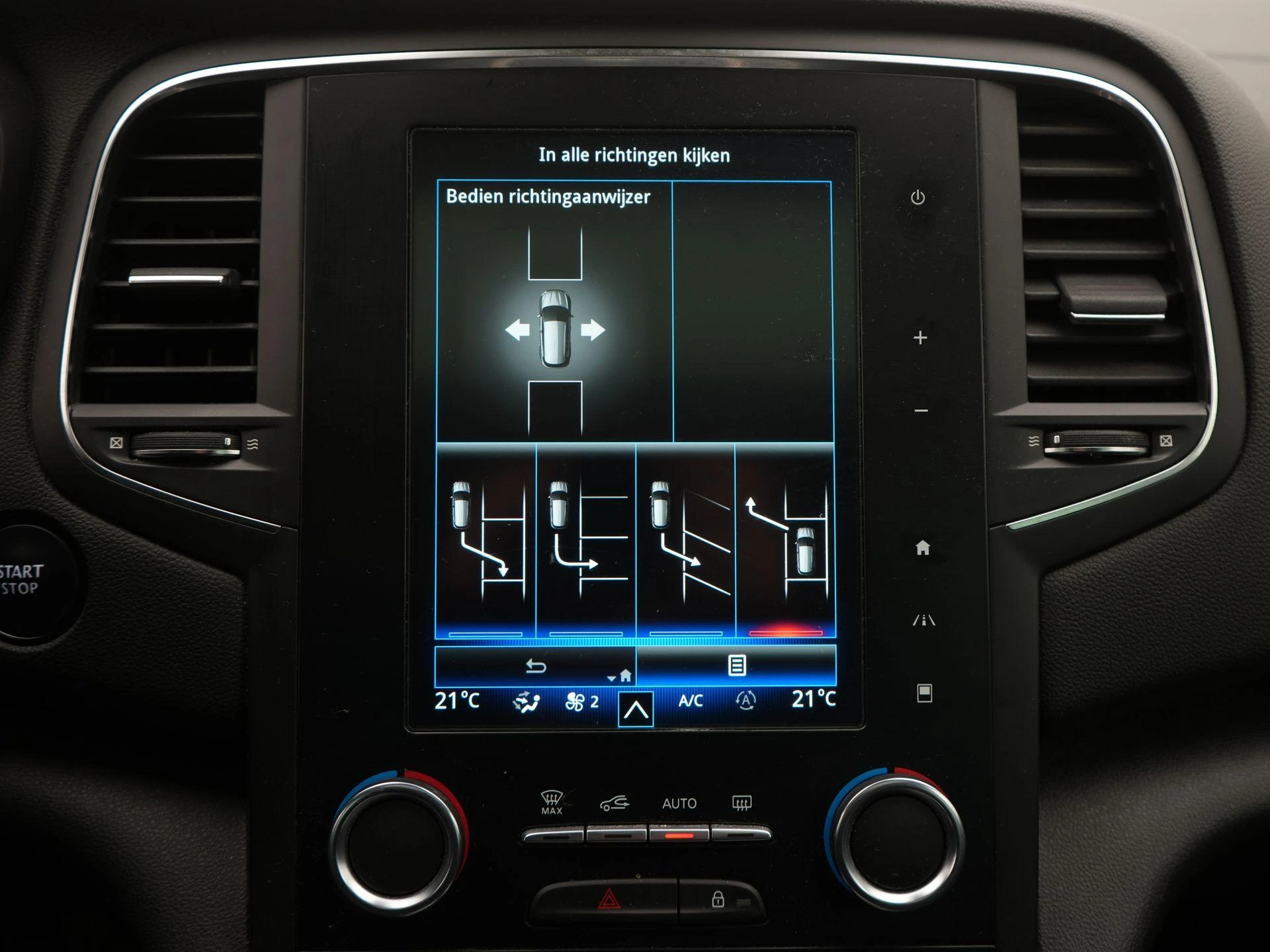 Renault-Mégane Estate-image-17