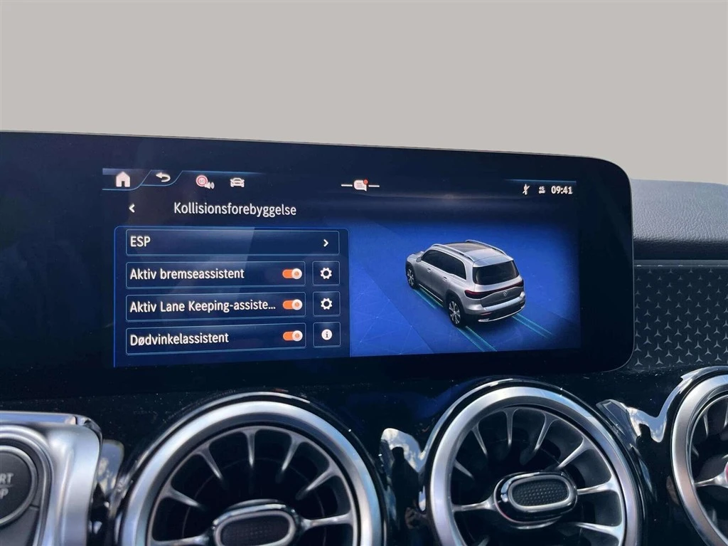 Mercedes-Benz-EQB-image-17