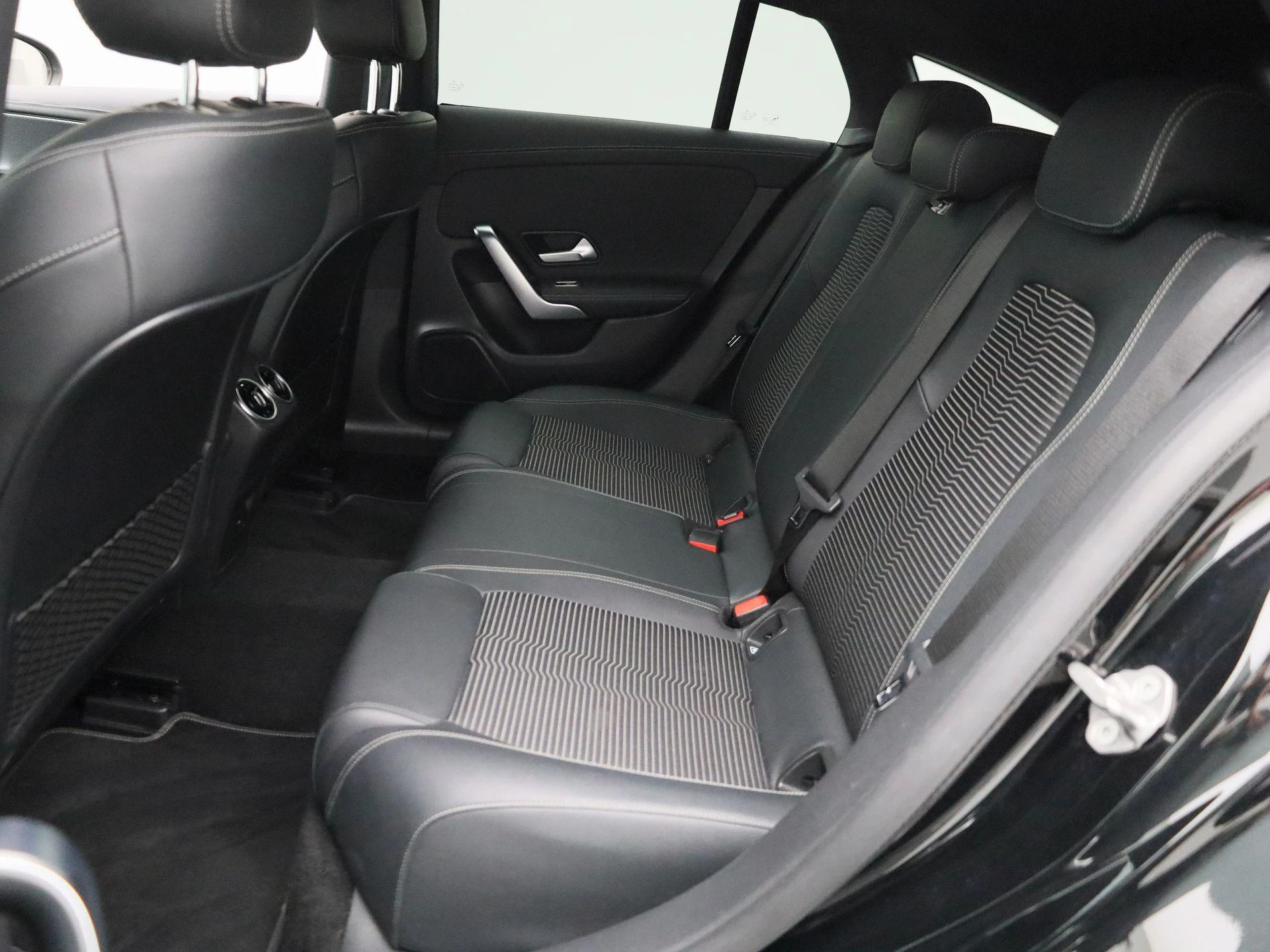 Mercedes-Benz-CLA-image-11