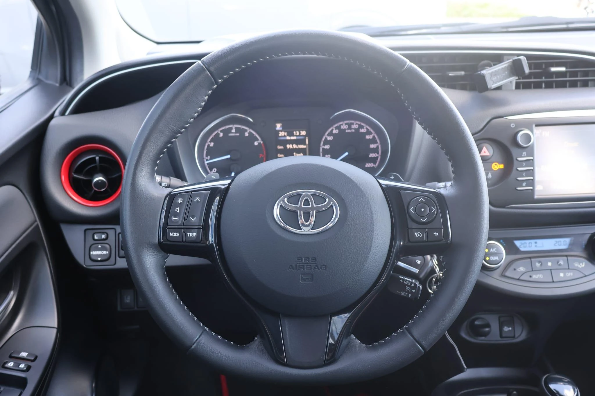 Toyota-Yaris-image-11