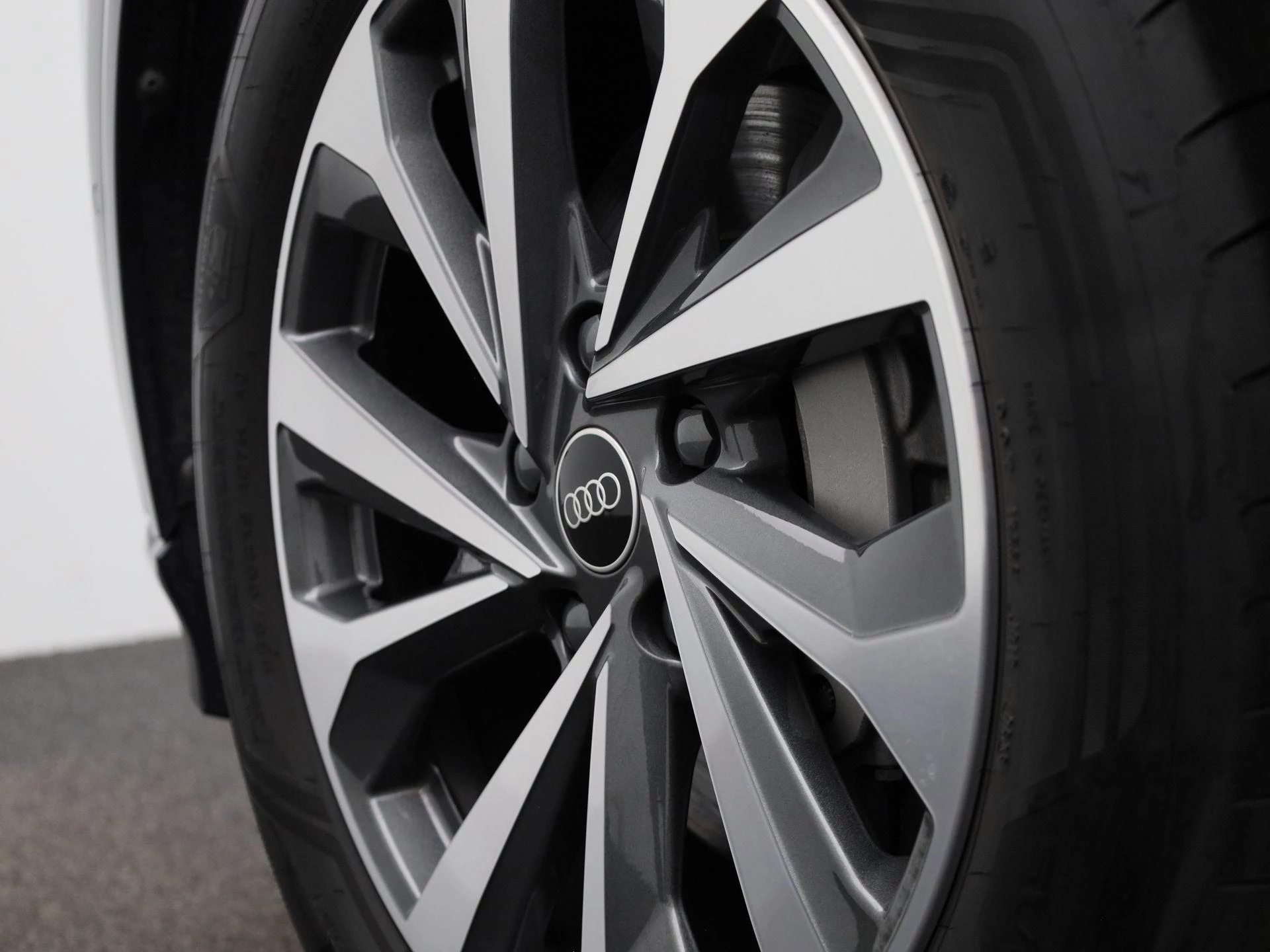 Audi-Q6 e-tron-image-60