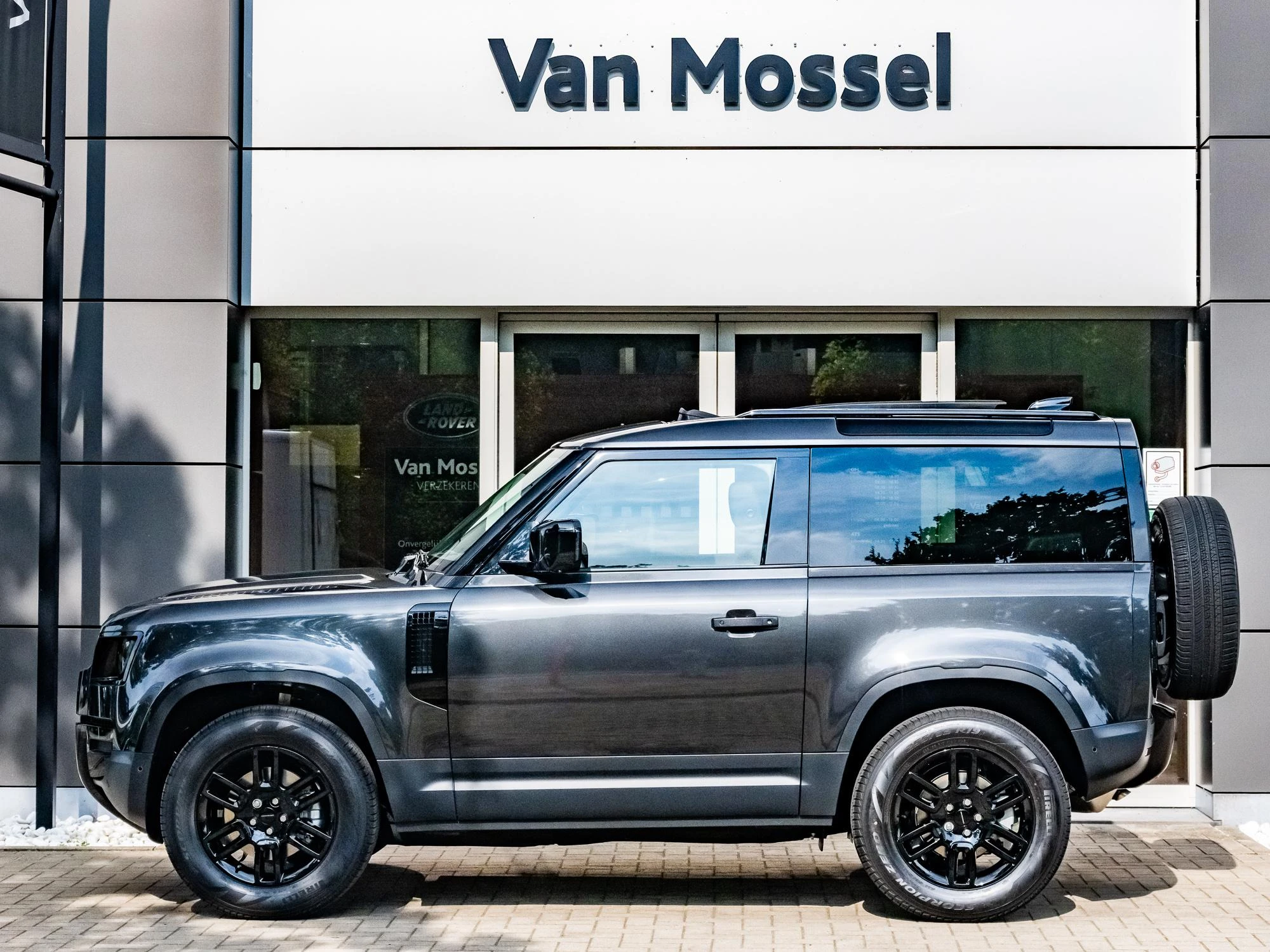 Land Rover Defender 90 D200 S AWD Auto. 26MY