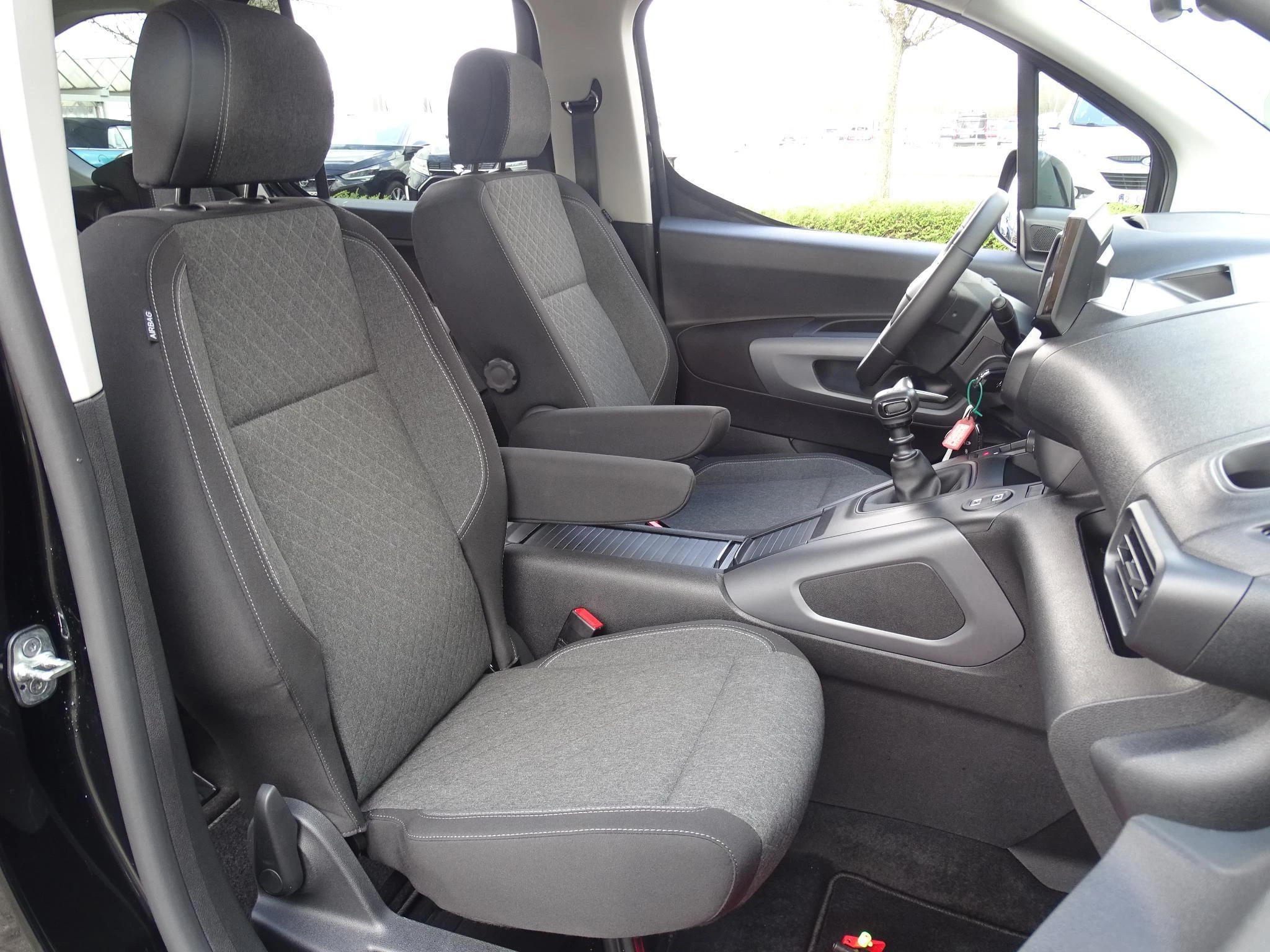 Opel Combo Life 1.2T Edition+gps+camera+park pilot achteraan