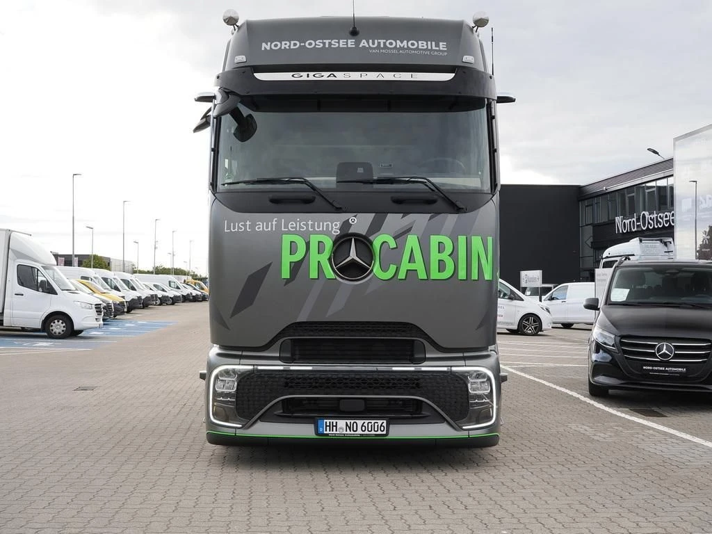 Mercedes-Benz-Actros-image-2