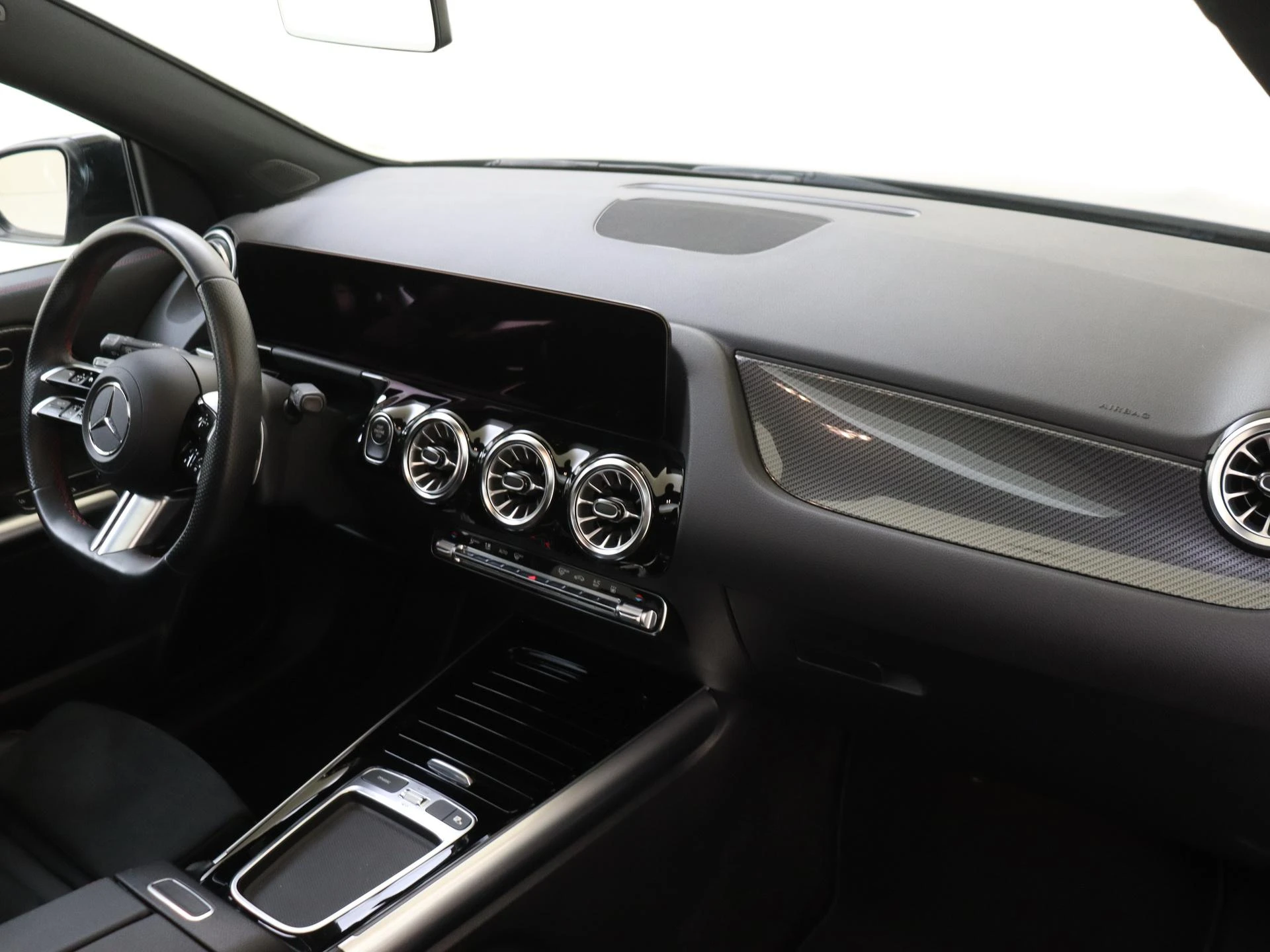 Mercedes-Benz-GLA-image-3