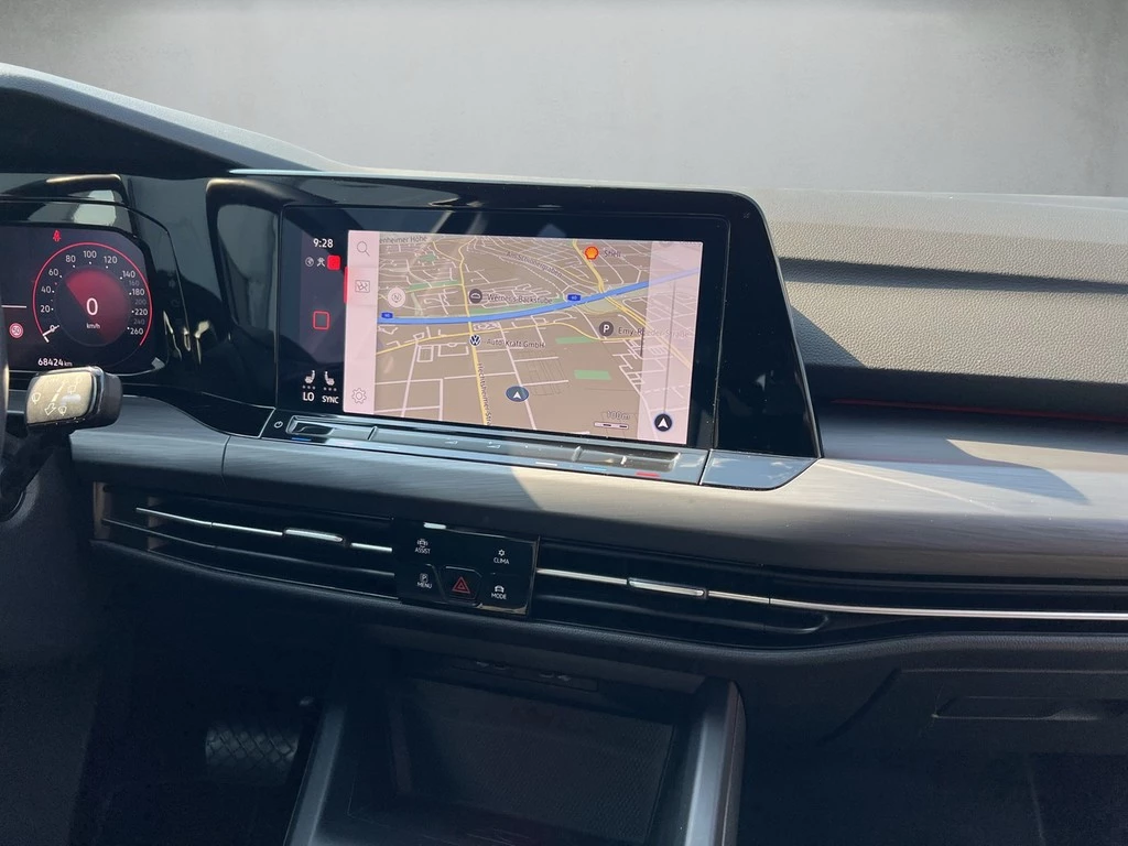 Volkswagen-Golf-image-9