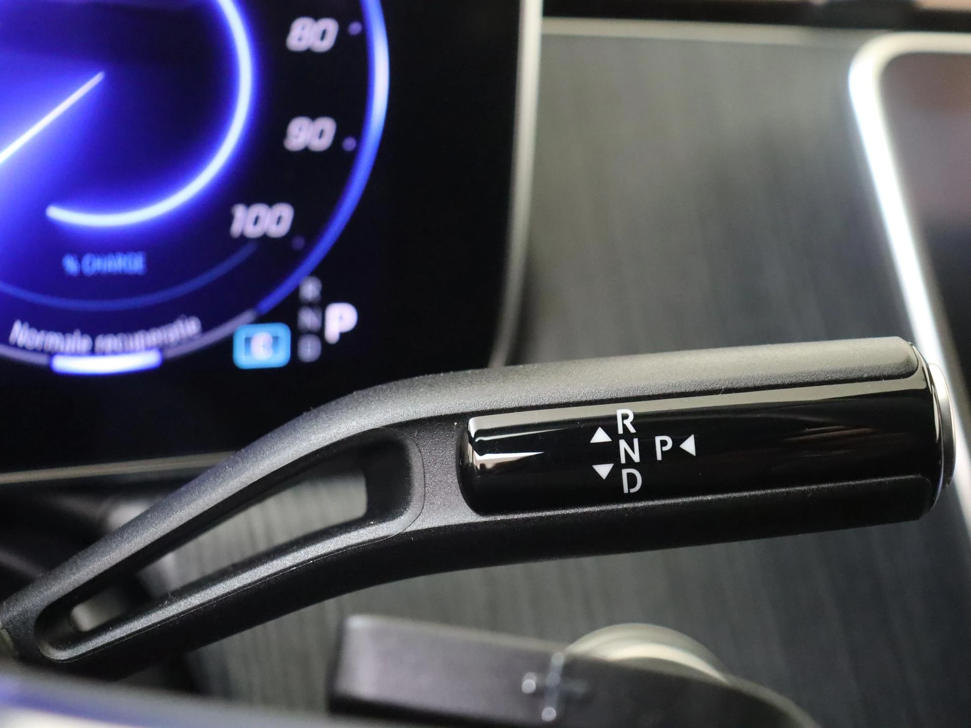 Mercedes-Benz-EQE-image-13
