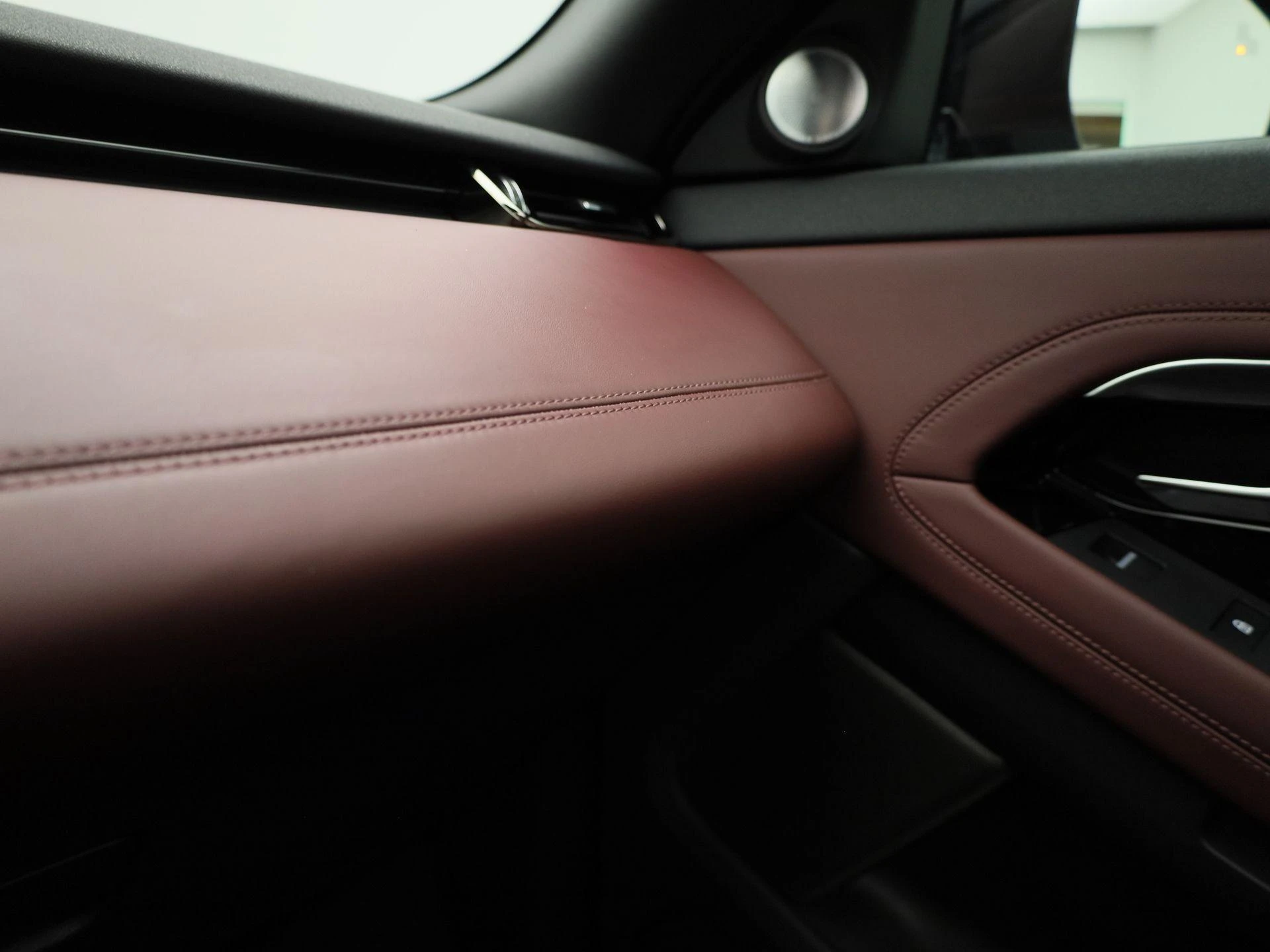 Land Rover-Range Rover Evoque-image-27
