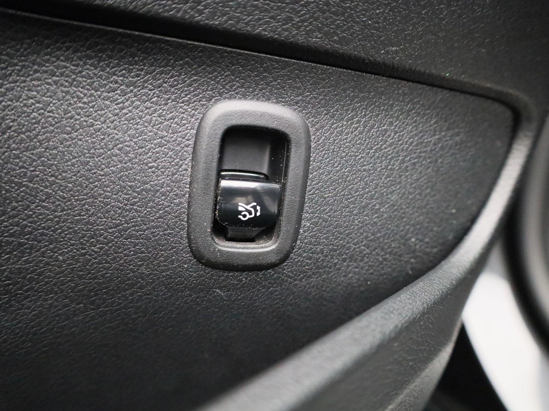 Mercedes-Benz-C-Klasse-image-31
