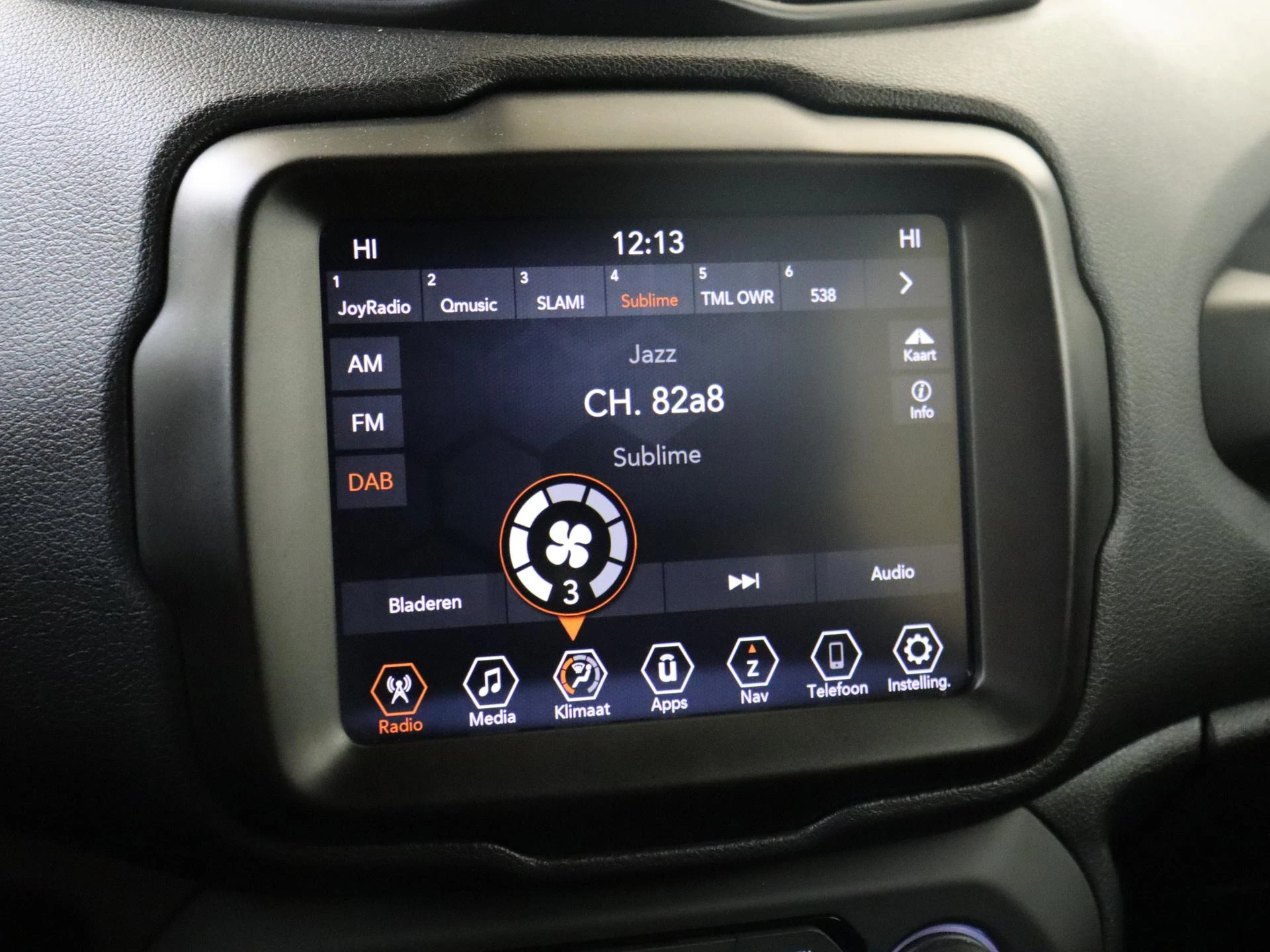 Jeep-Renegade-image-16