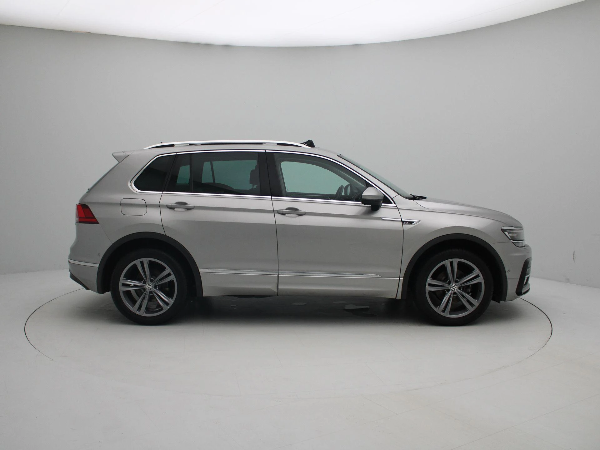 Volkswagen-Tiguan-image-6