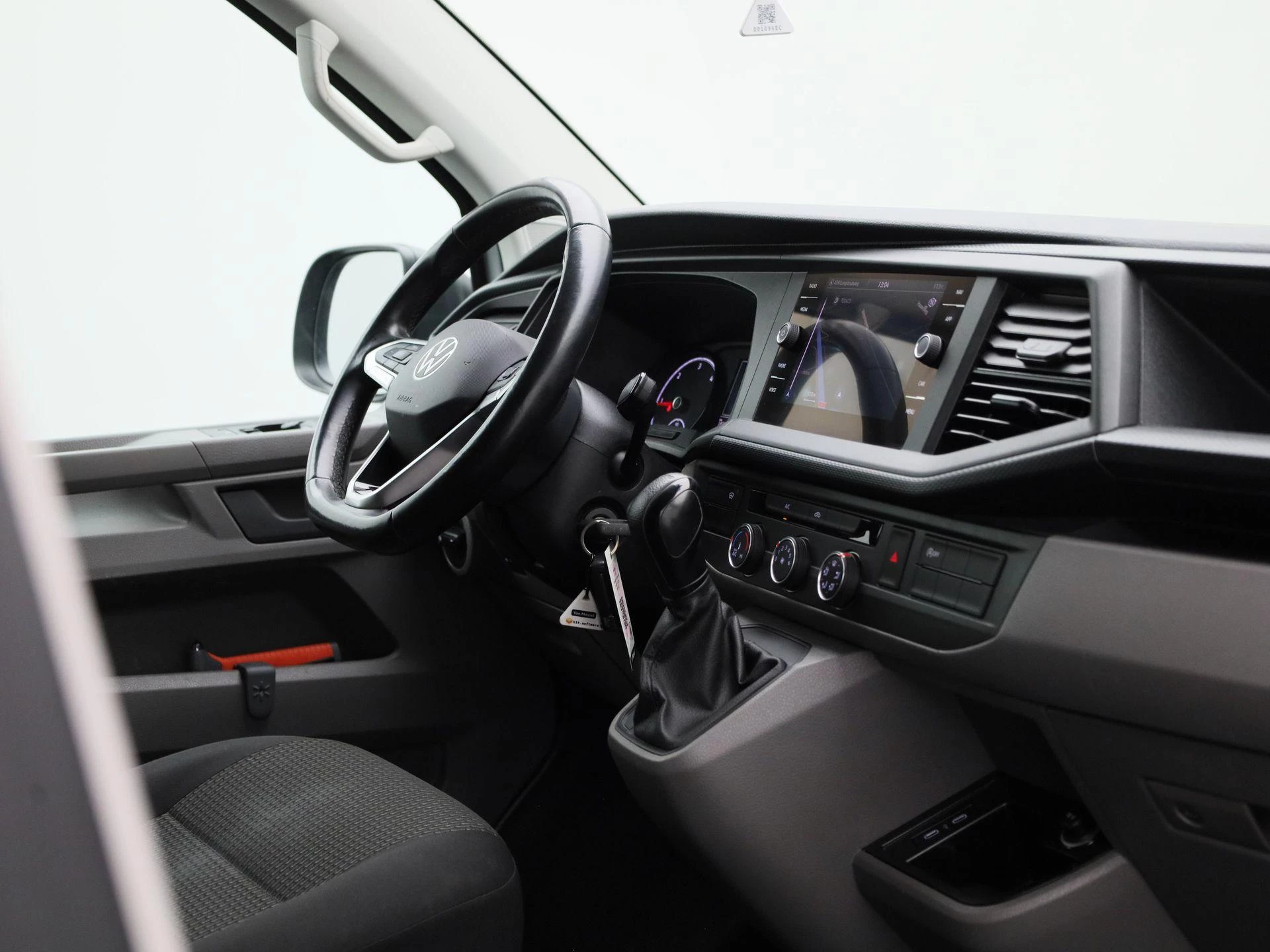Volkswagen-Transporter-image-6