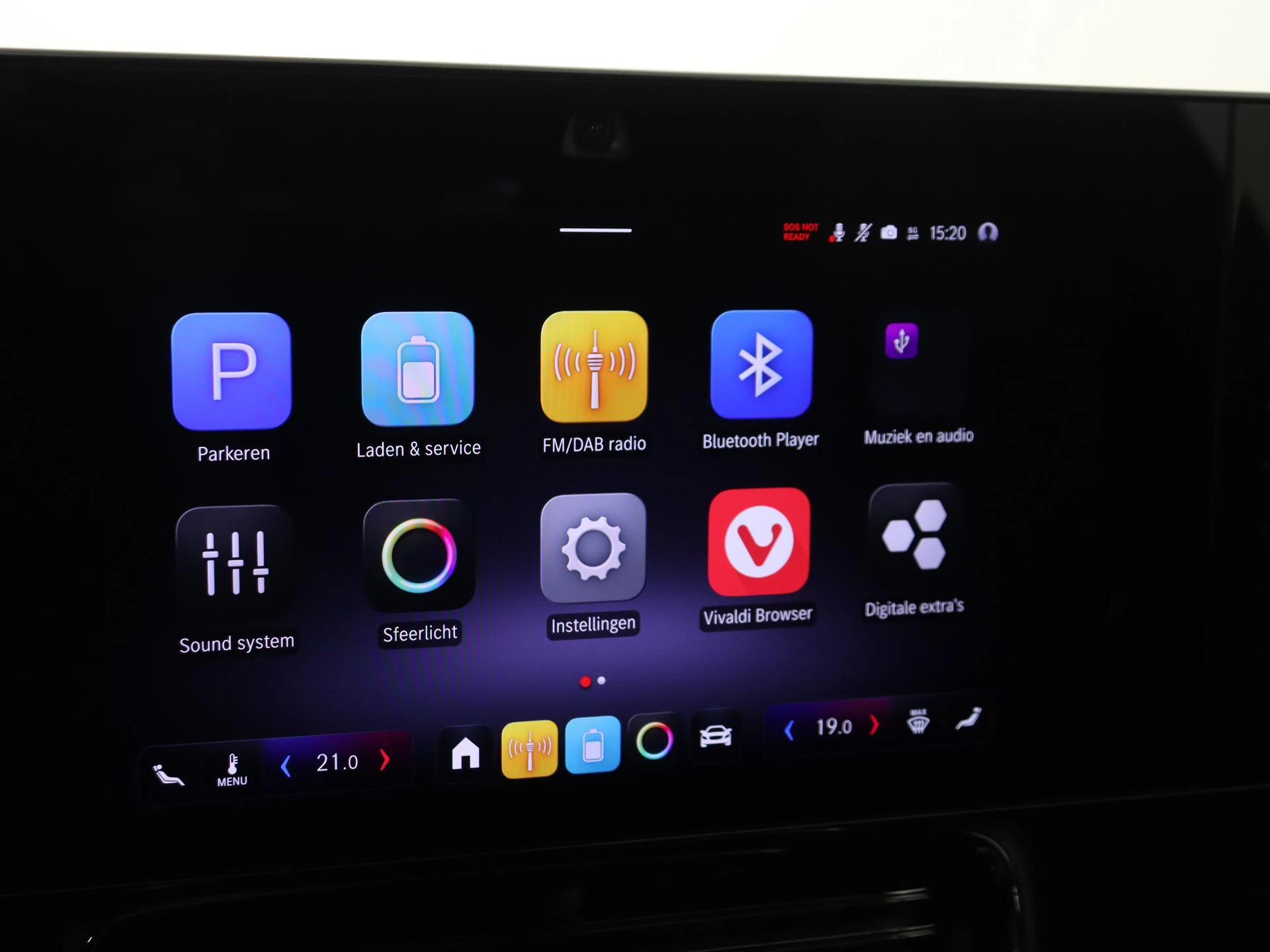 Mercedes-Benz-CLA-image-16