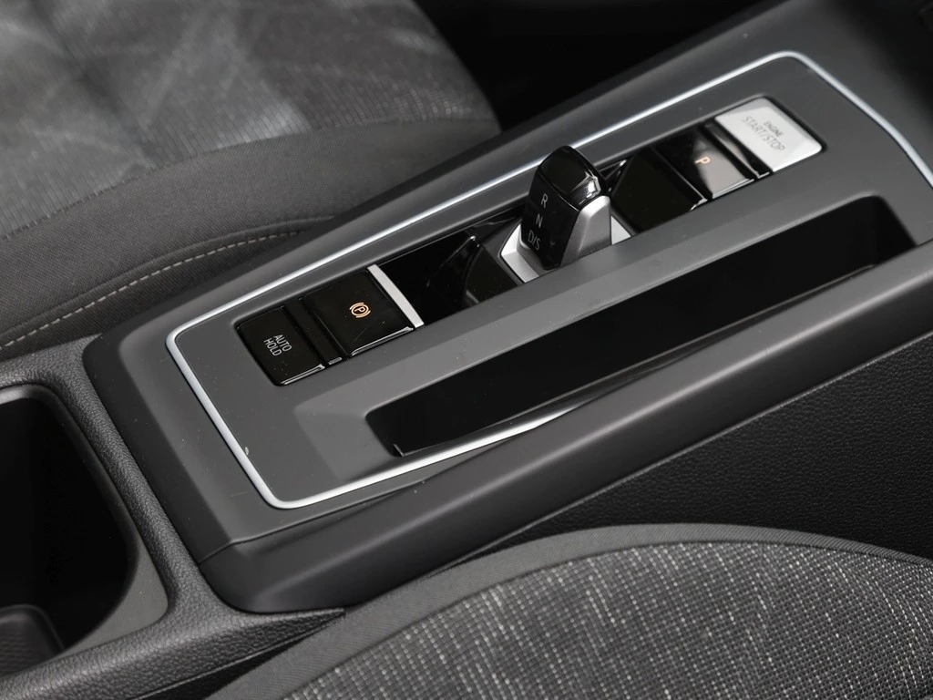 Volkswagen-Golf-image-8