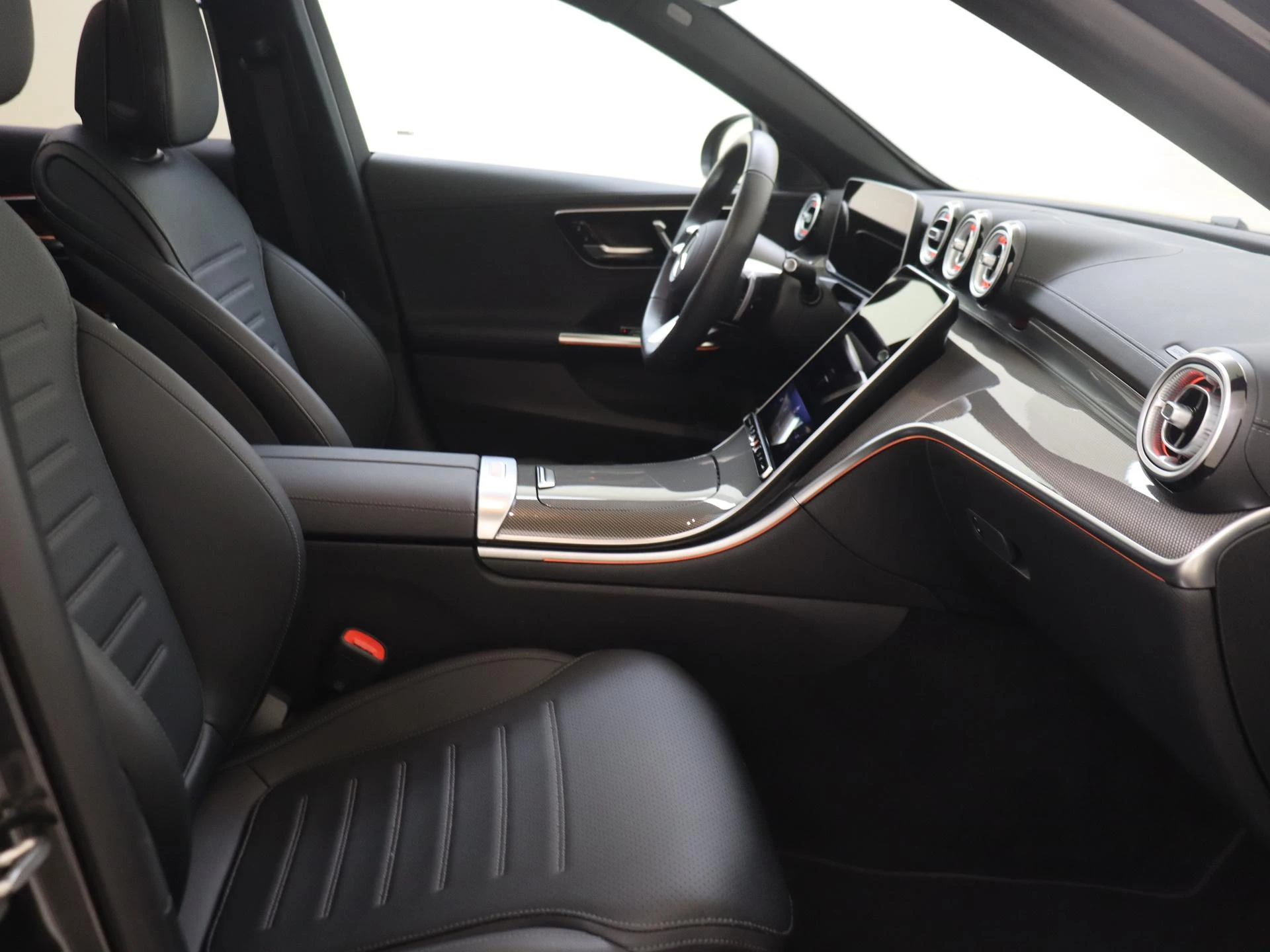 Mercedes-Benz-C-Klasse-image-4