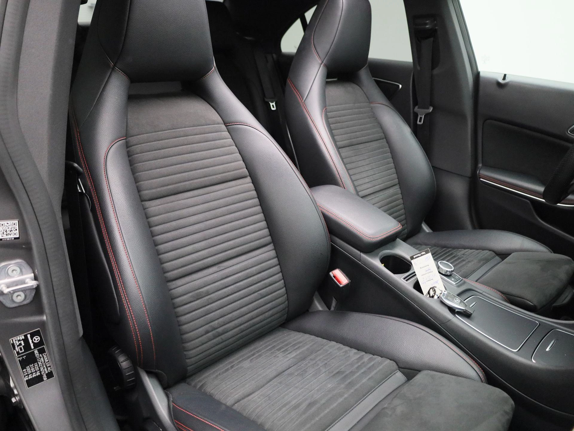 Mercedes-Benz-CLA-image-40