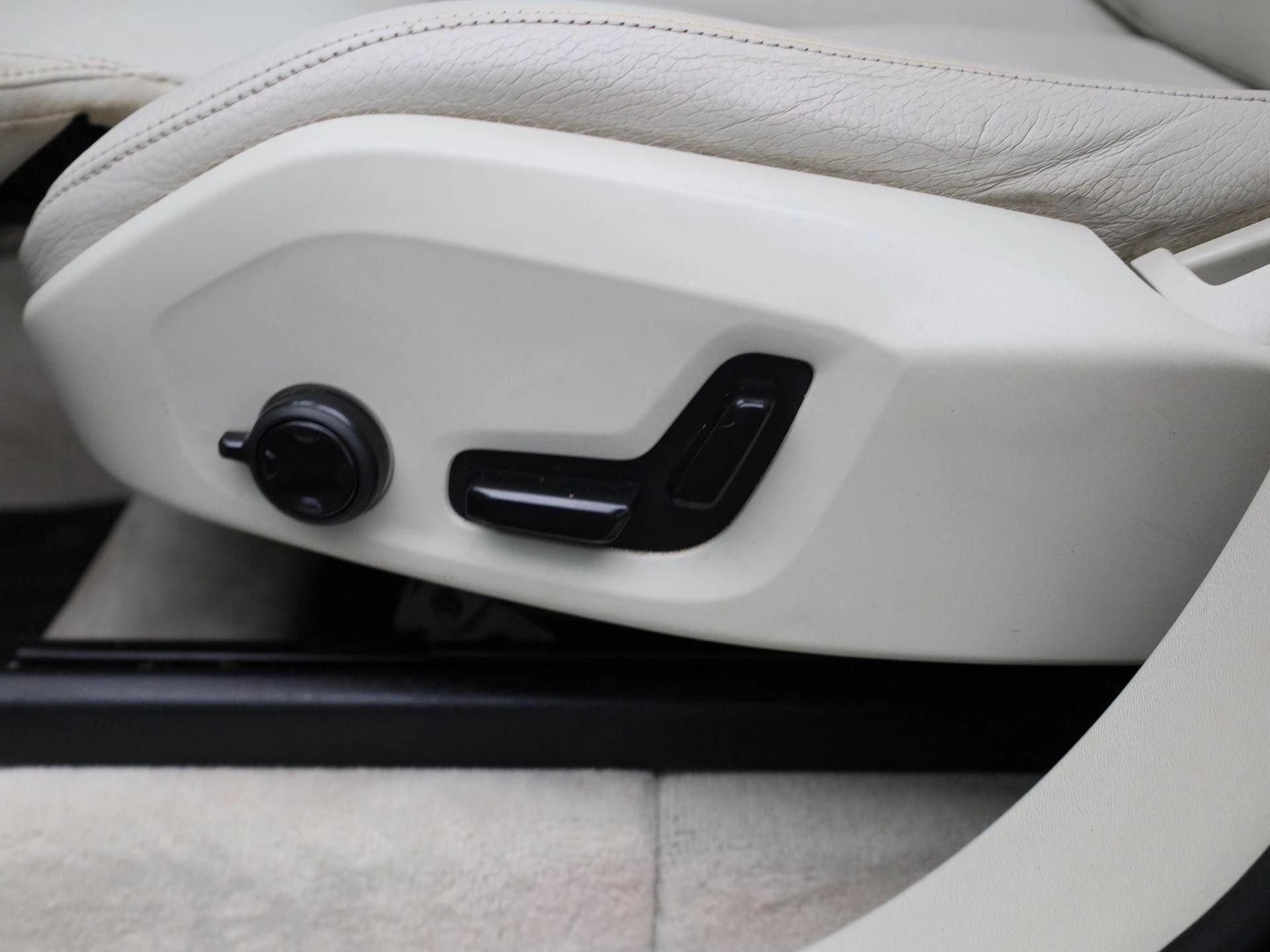 Volvo-XC90-image-34
