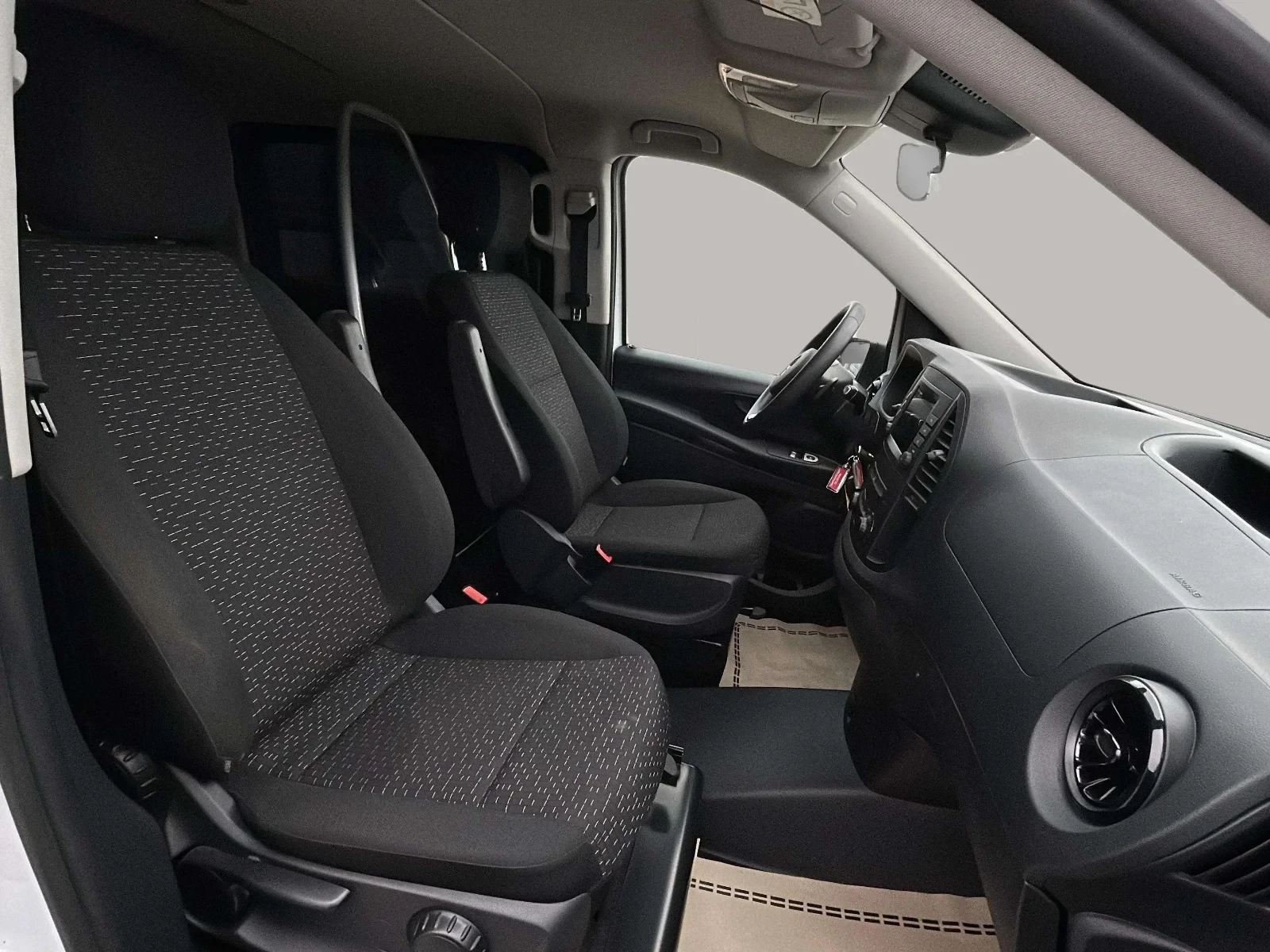 Mercedes-Benz-eVito-image-9