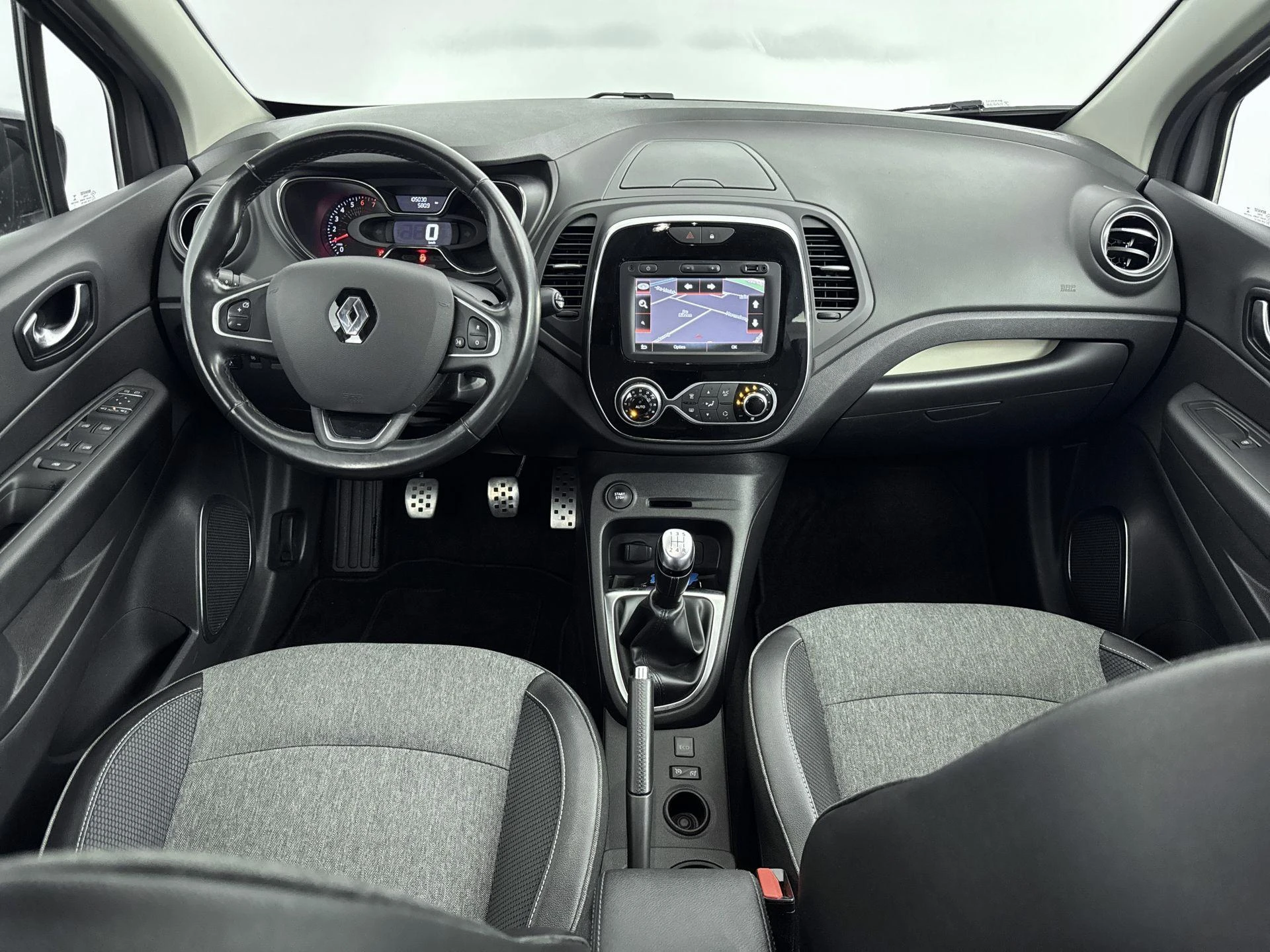 Renault-Captur-image-16