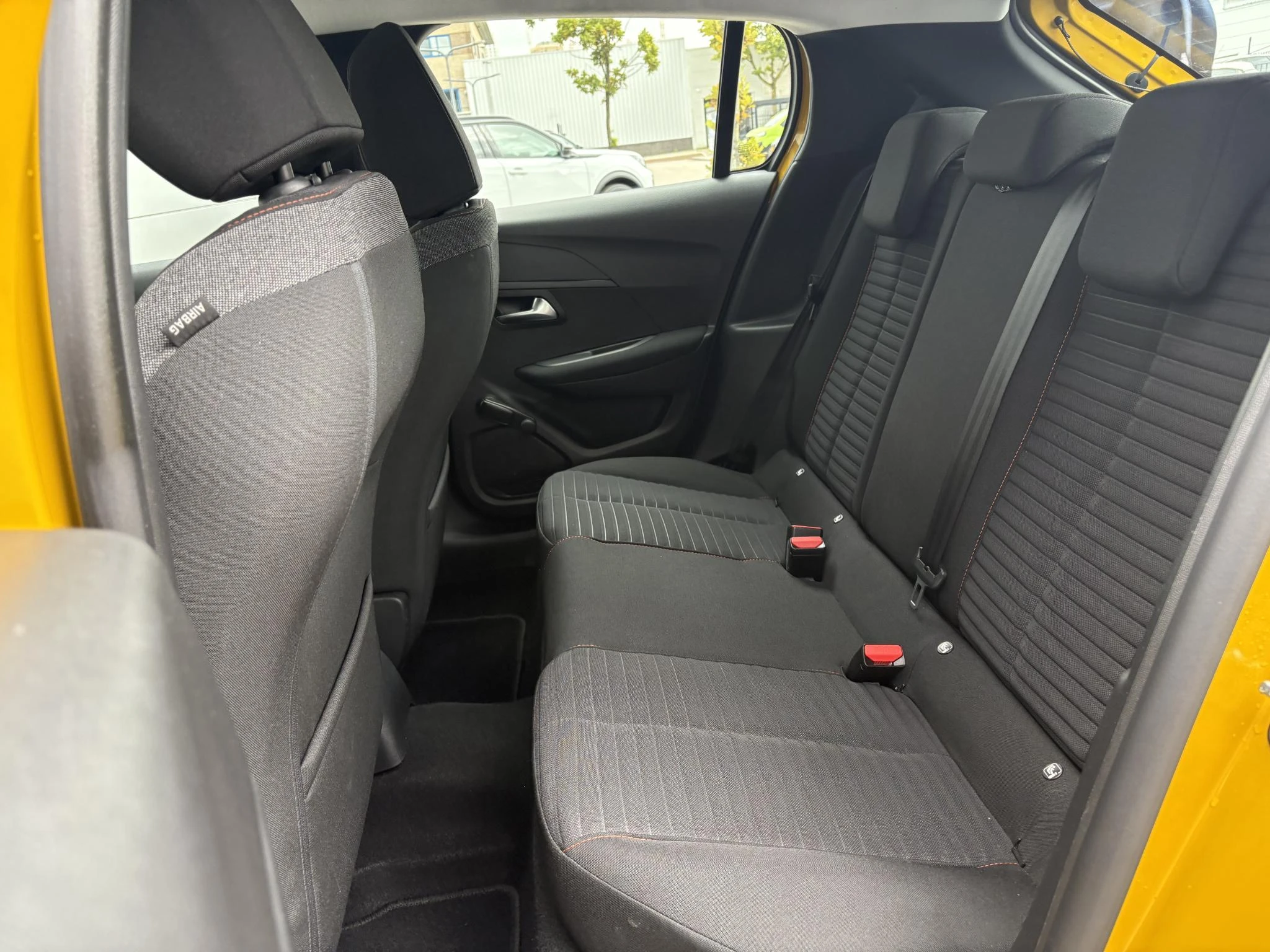 Peugeot-208-image-9