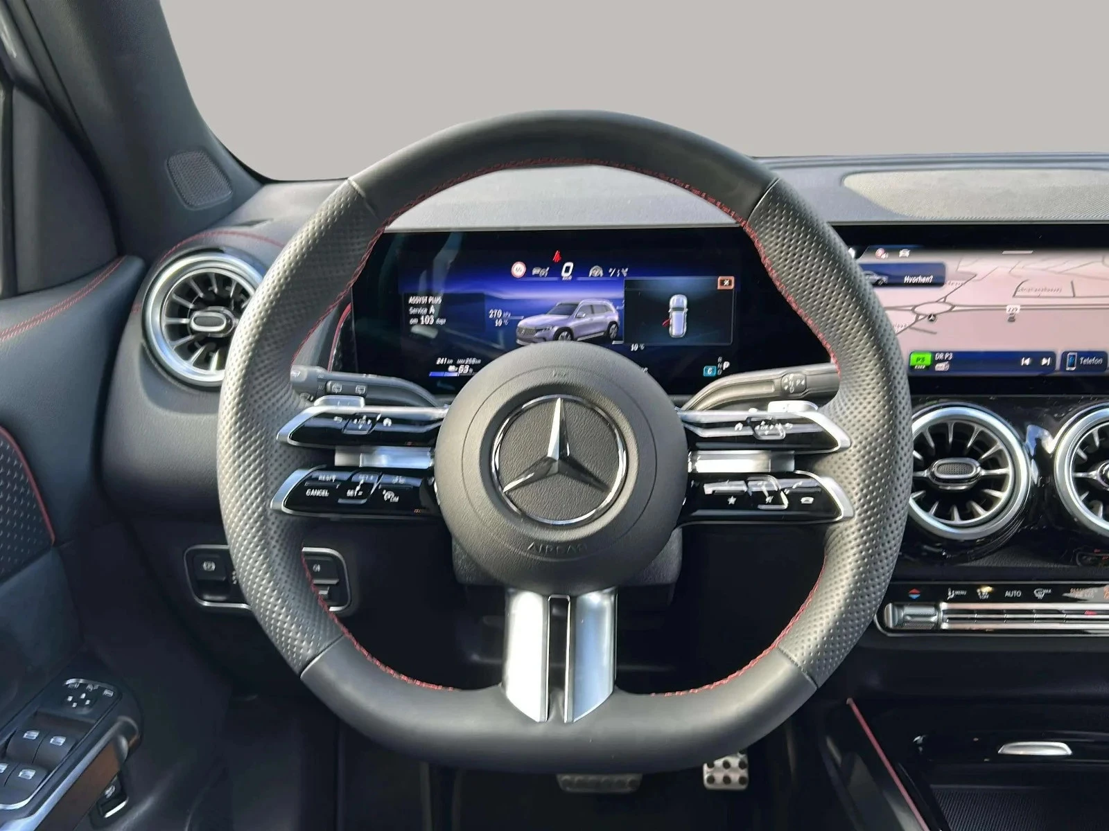 Mercedes-Benz-EQB-image-11