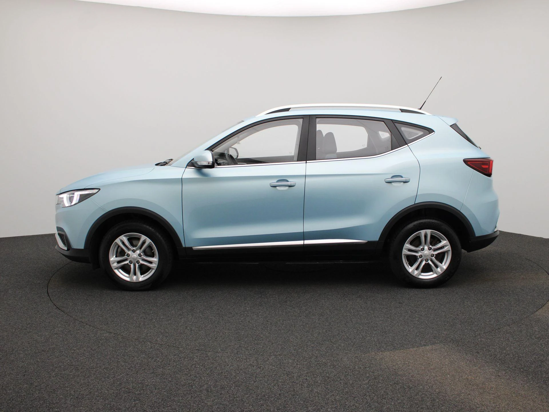MG-ZS EV-image-3