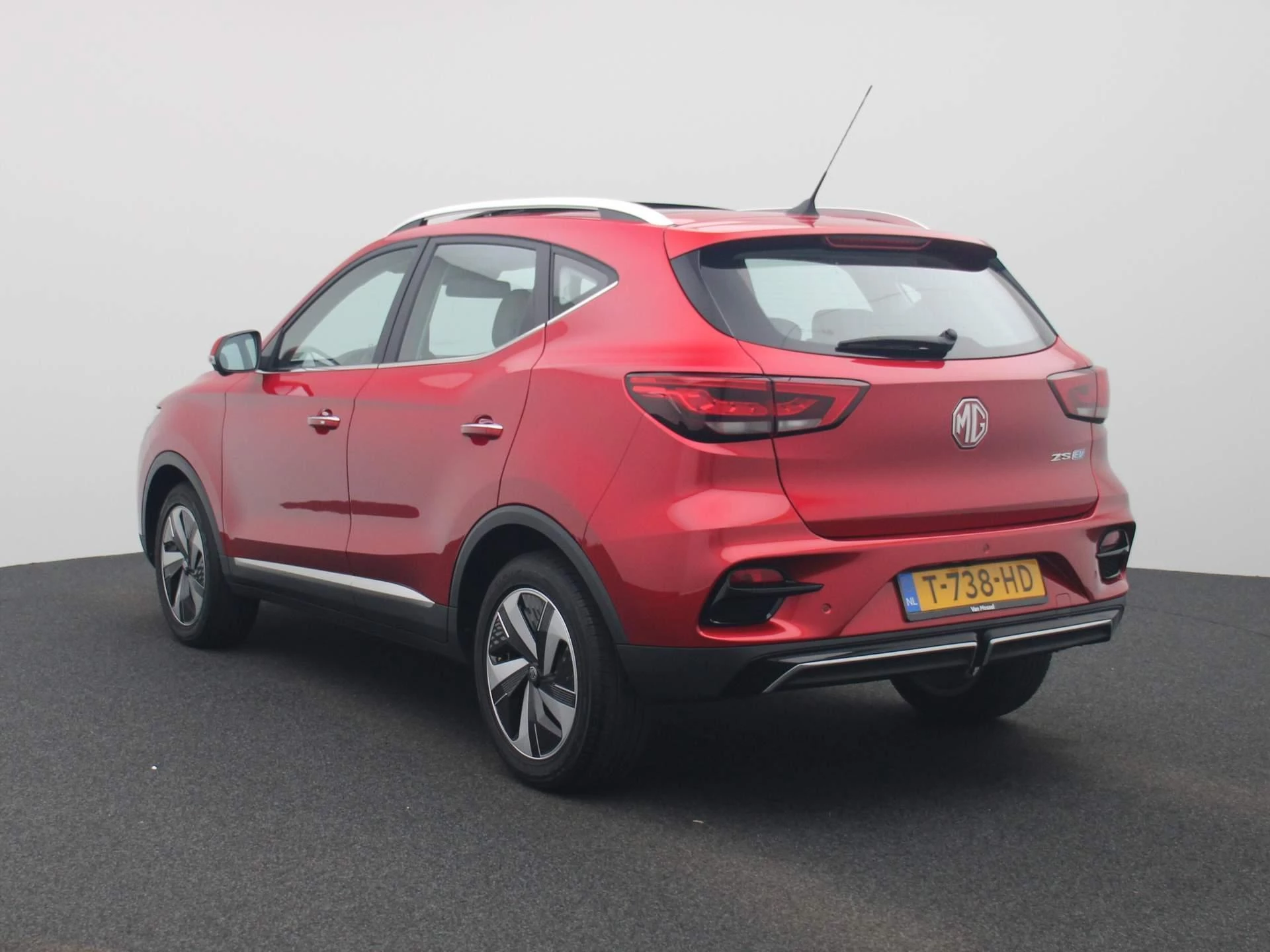 MG-ZS EV-image-1