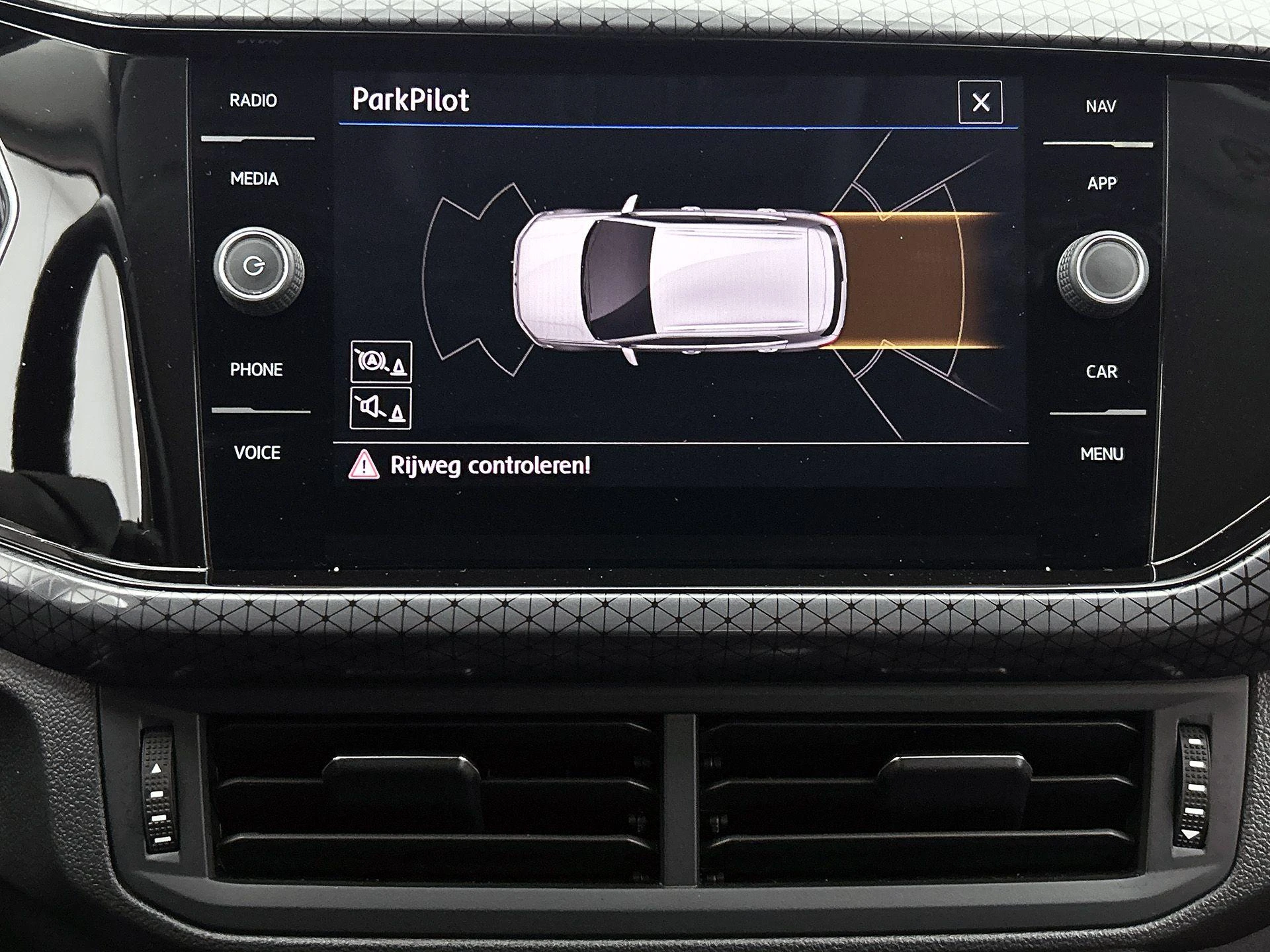Volkswagen-T-Cross-image-10