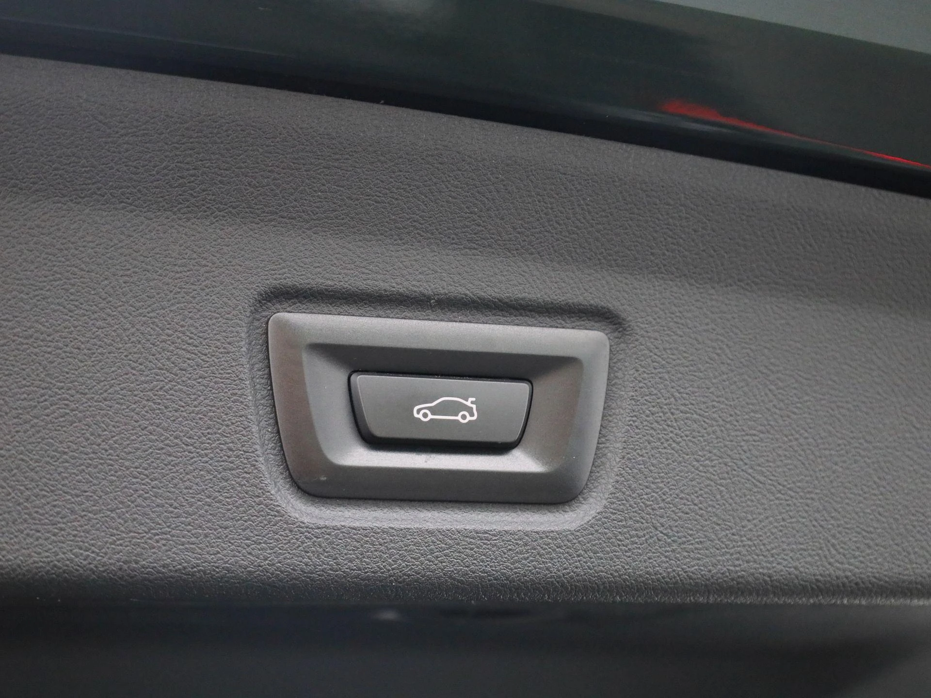 BMW-i4-image-14