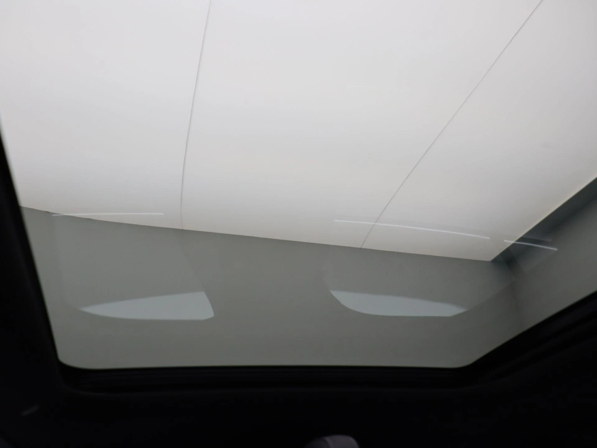 Mercedes-Benz-EQE-image-11