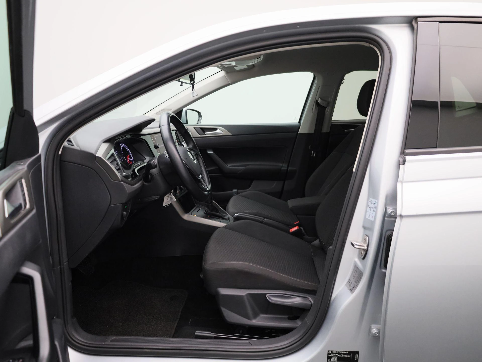 Volkswagen-Polo-image-8