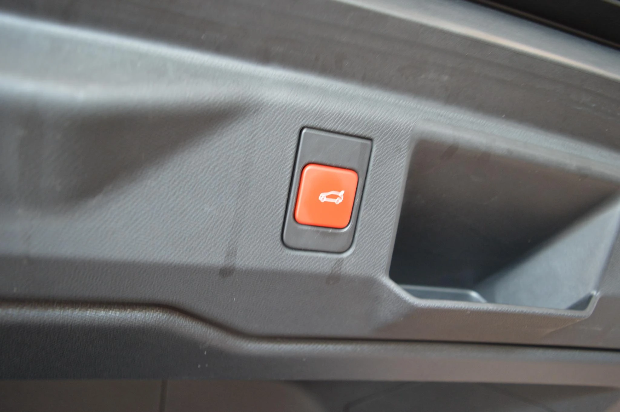 Peugeot-e-5008-image-25