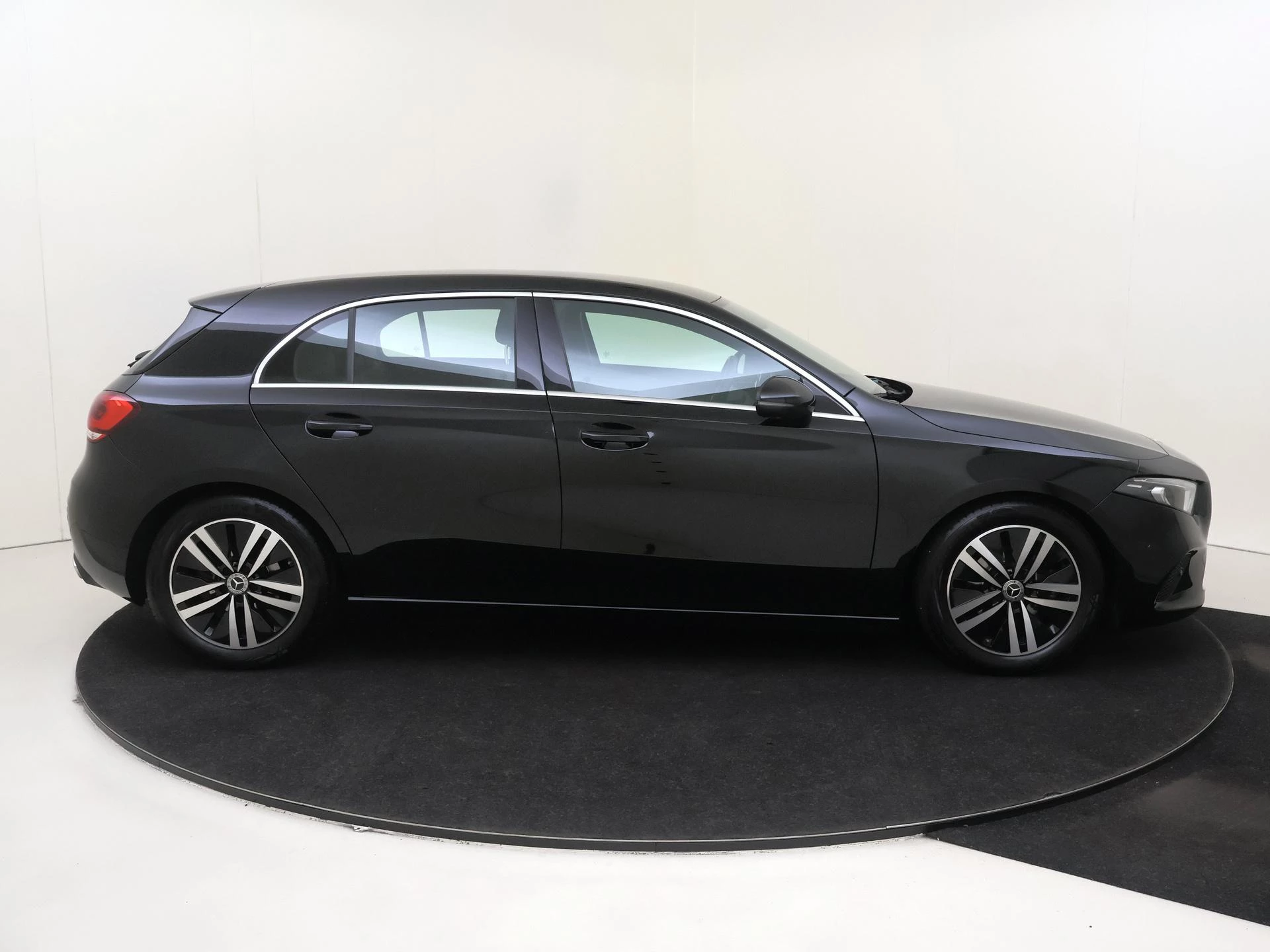 Mercedes-Benz-A-Klasse-image-7