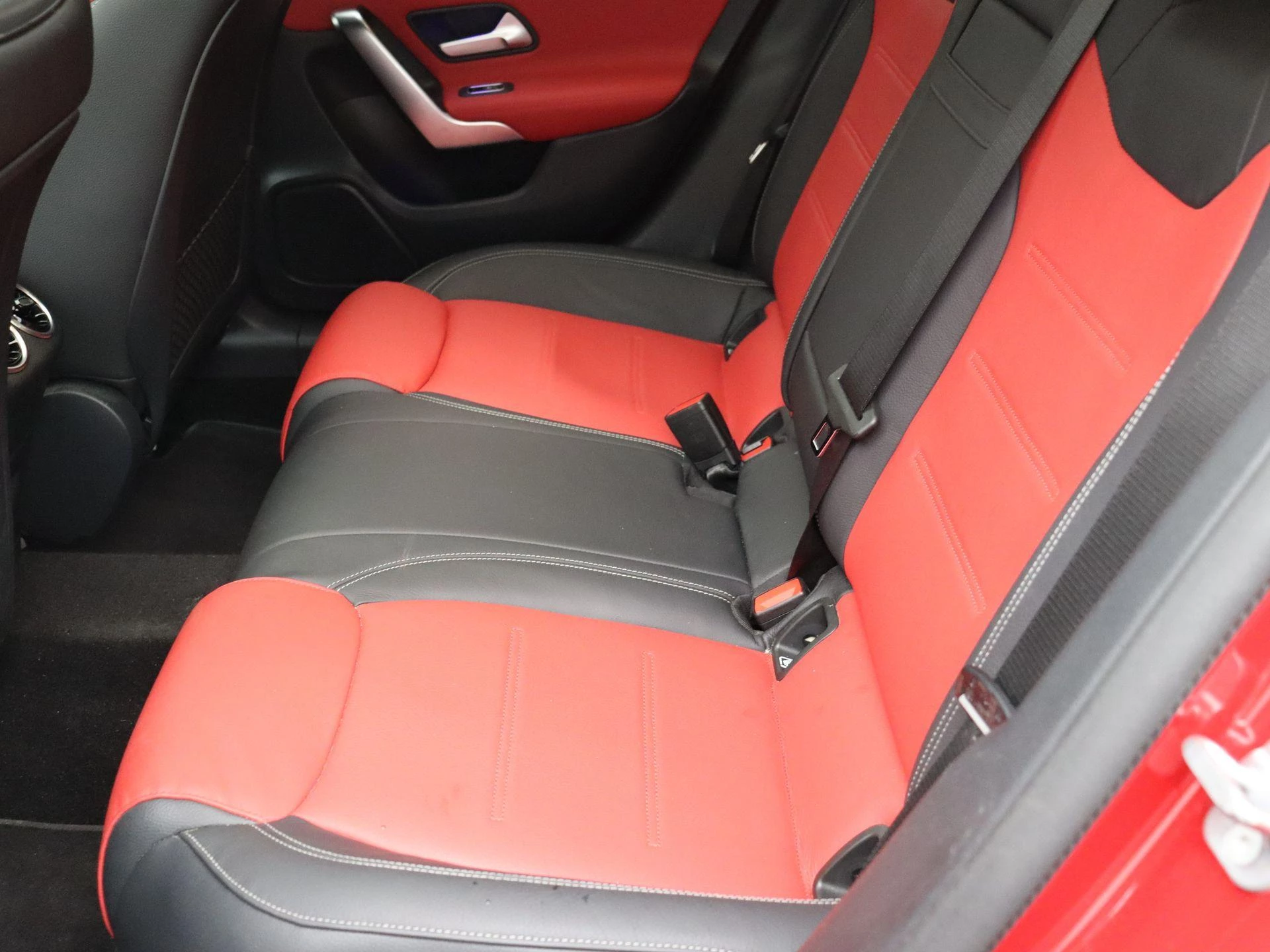 Mercedes-Benz CLA 250 e AMG Line + LEDER + CARPLAY + PANO DAK + HEAD UP + MULTIBEAM