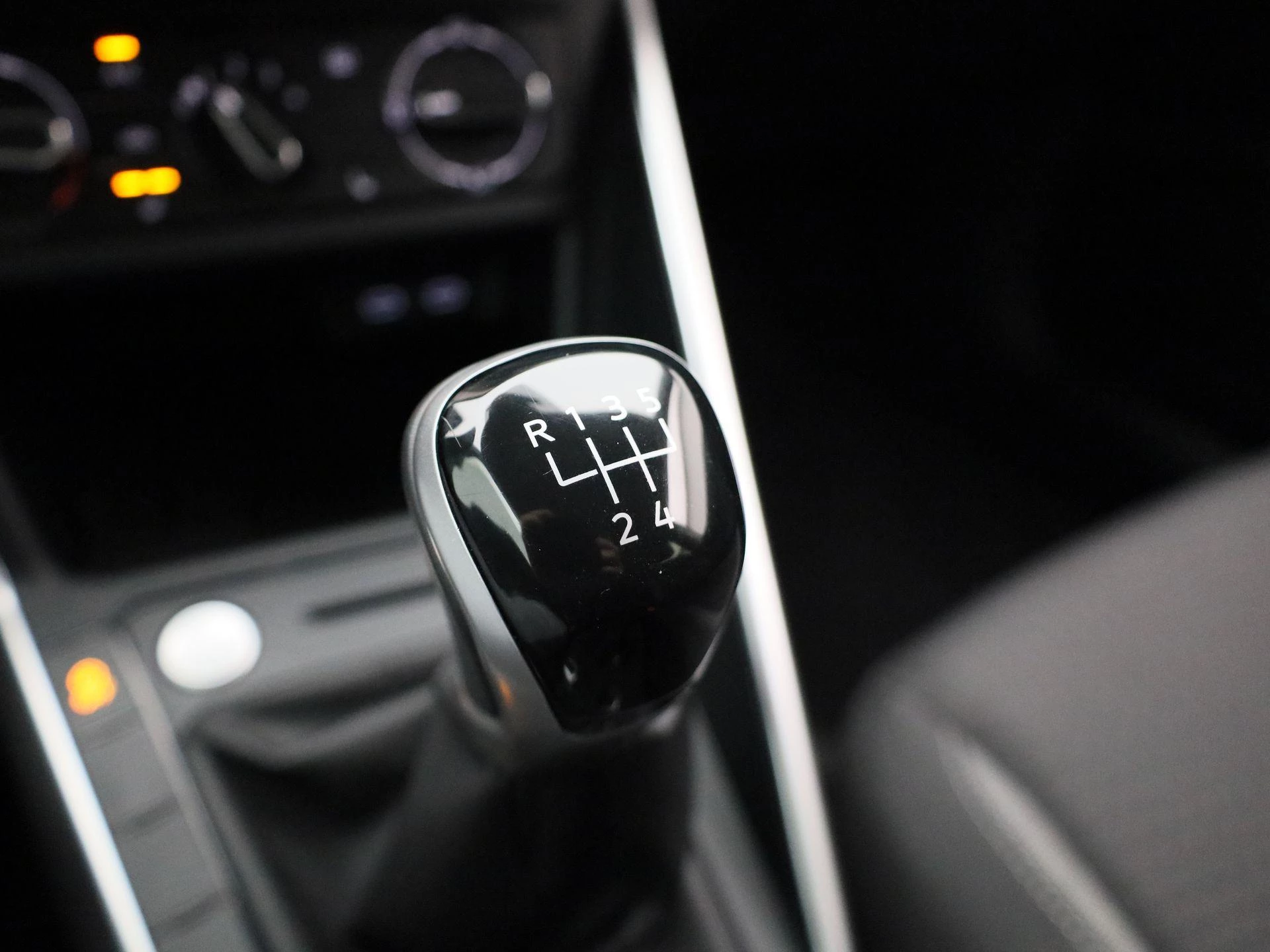 Volkswagen-Polo-image-29