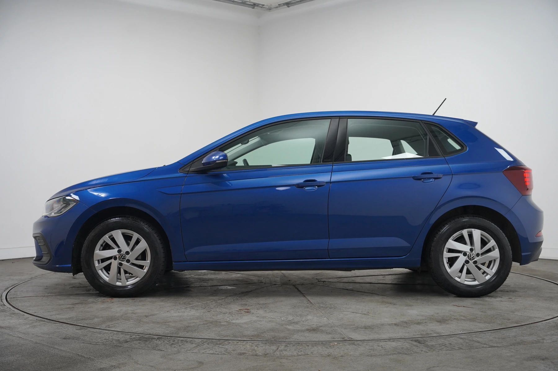Volkswagen-Polo-image-14